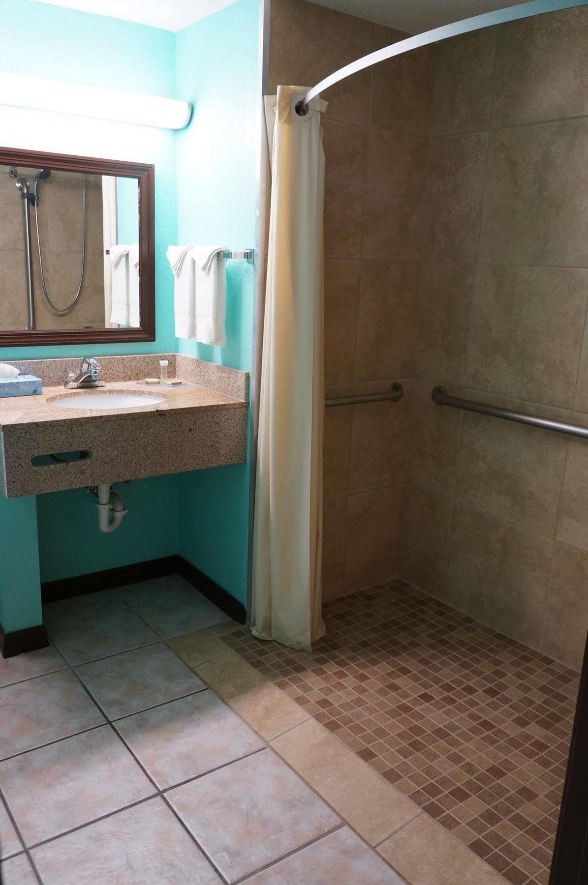 Super 8 By Wyndham Hotel Naples