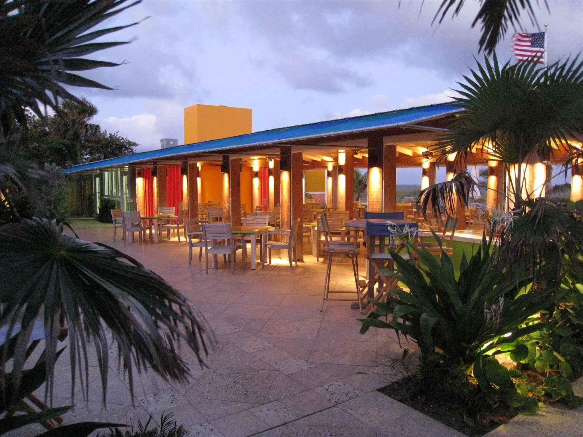 Colony & Club Hotel