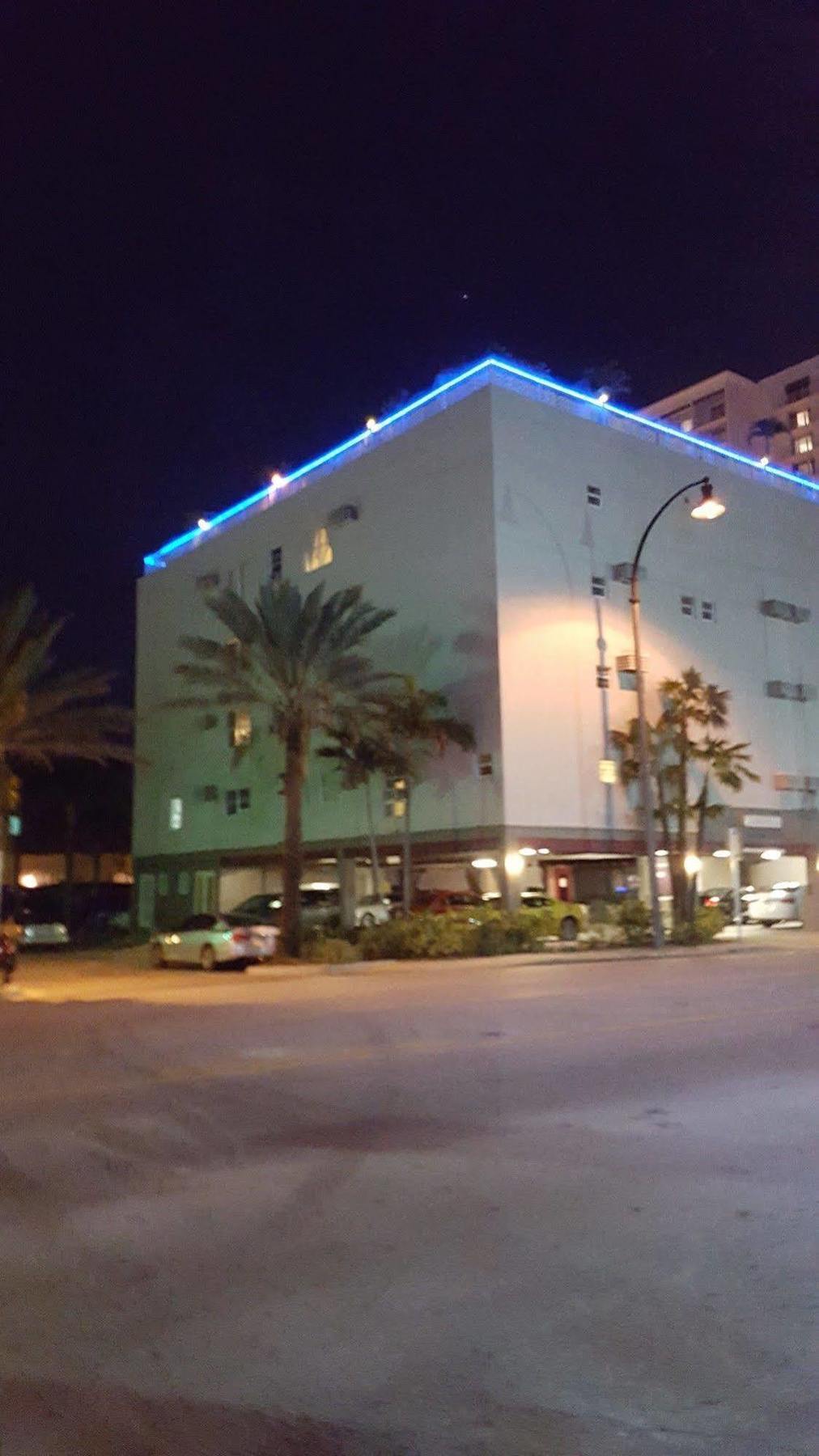 Rooftop - Clothing Optional - Adult Only 2* Hollywood