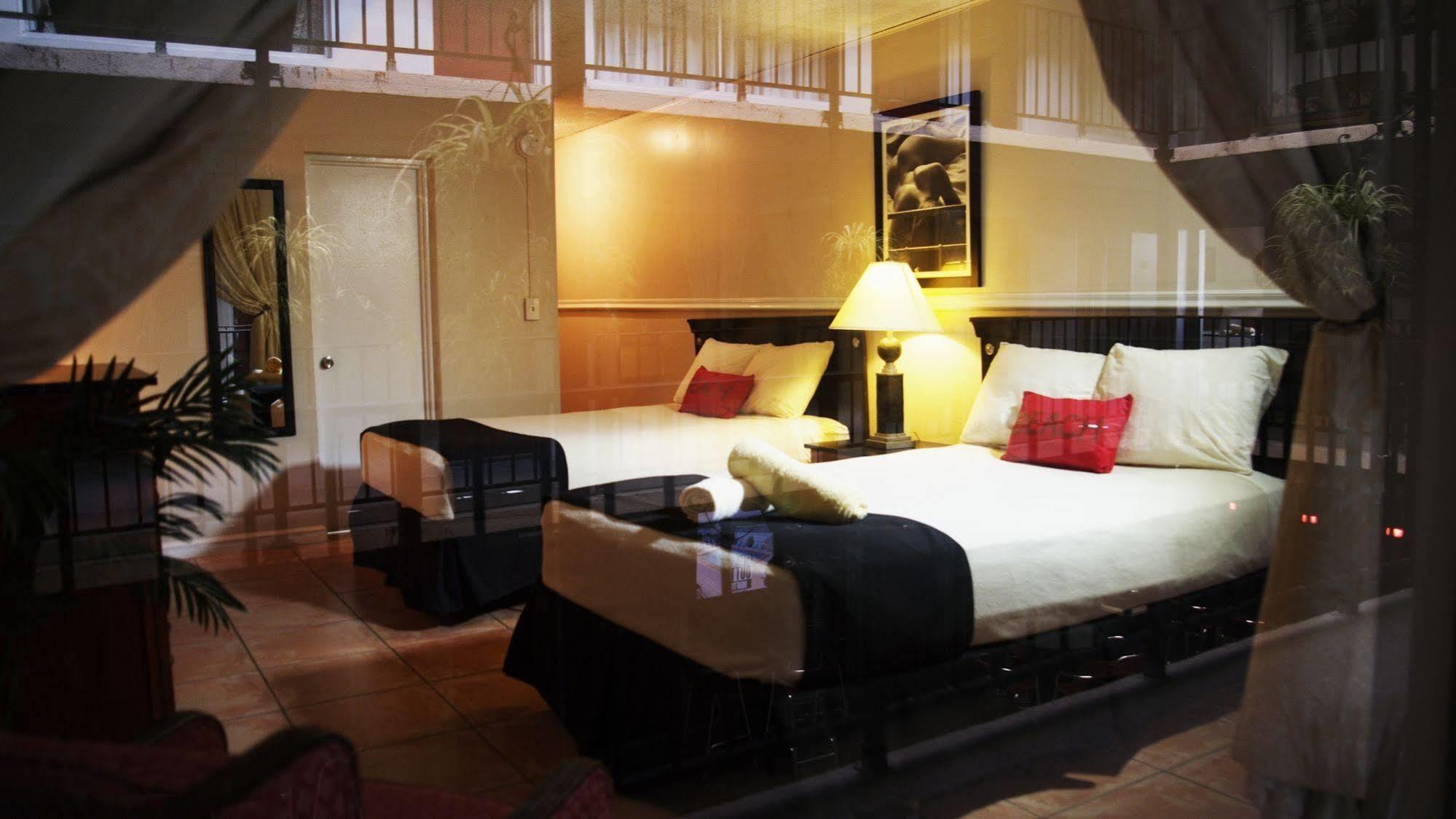 Rooftop - Clothing Optional - Adult Only Hotel 2*