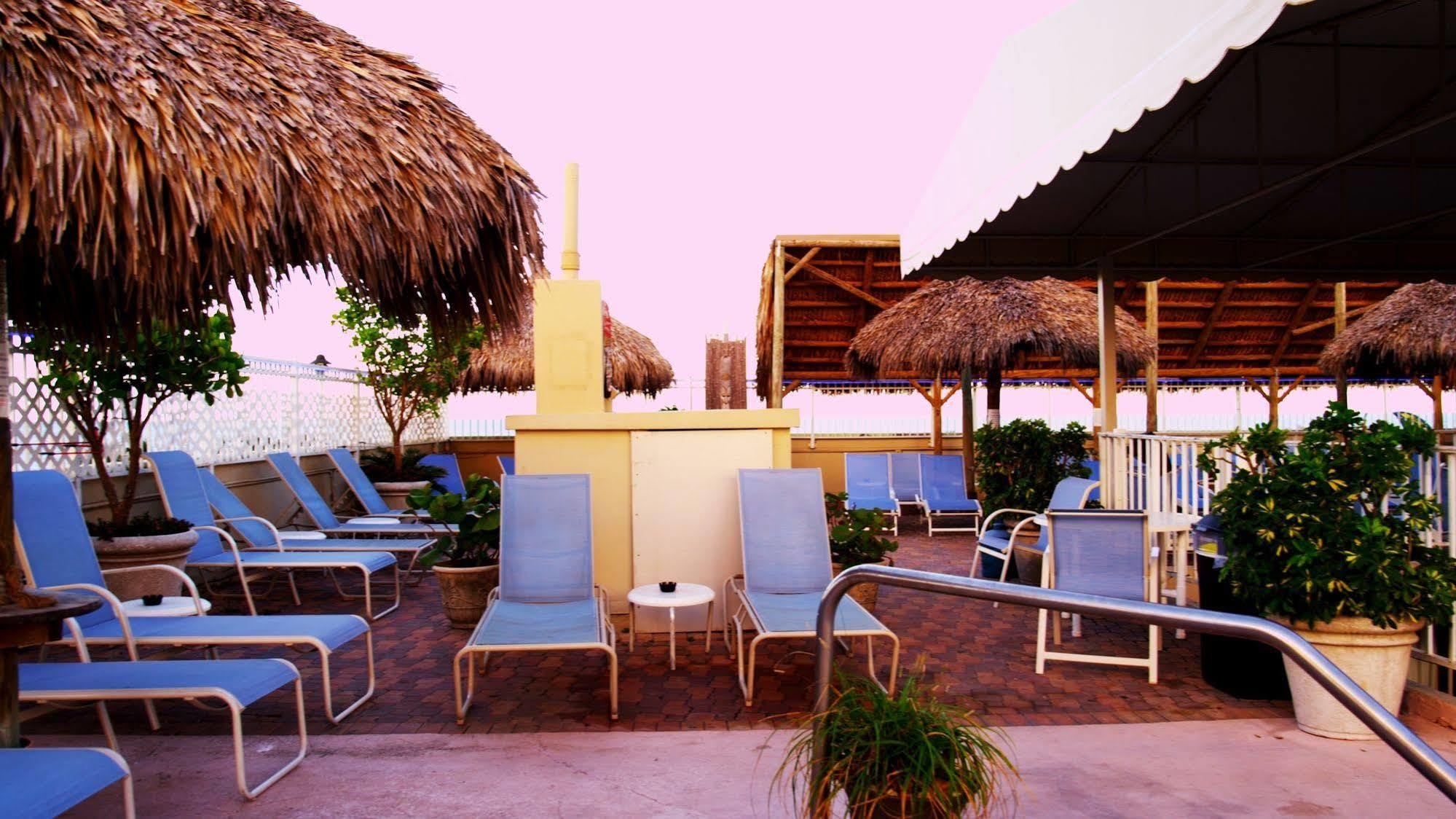 Rooftop - Clothing Optional - Adult Only 2* Hollywood