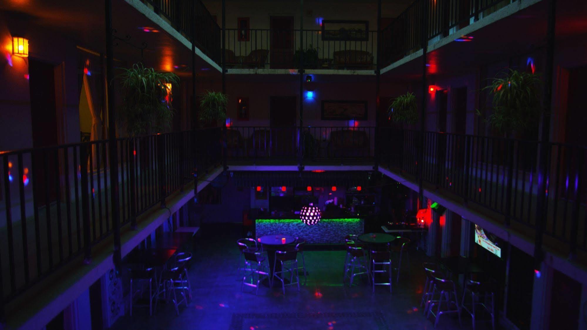 Rooftop - Clothing Optional - Adult Only Hotel 2*