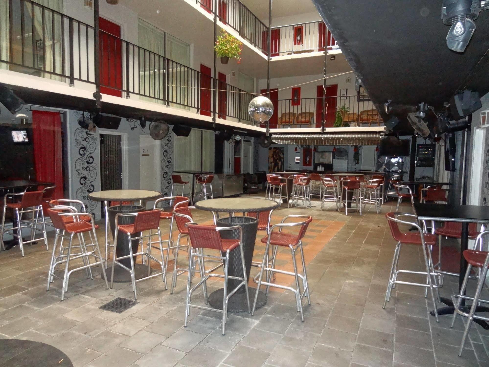 Rooftop - Clothing Optional - Adult Only Hotel 2*