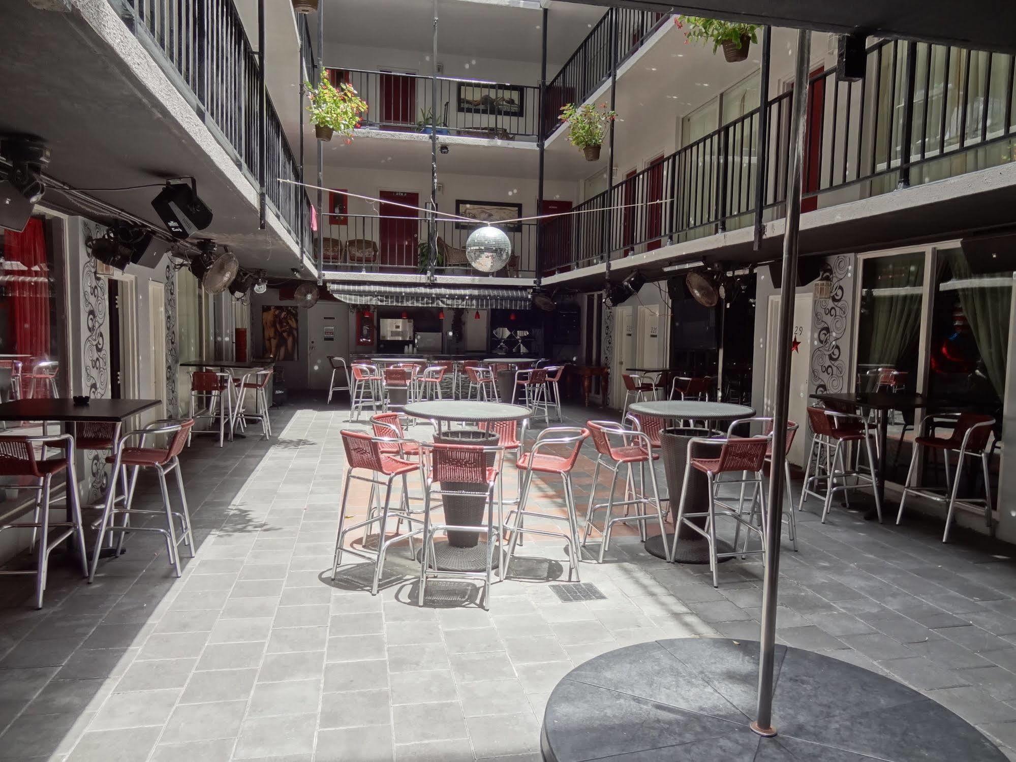 Rooftop - Clothing Optional - Adult Only 2* Hollywood
