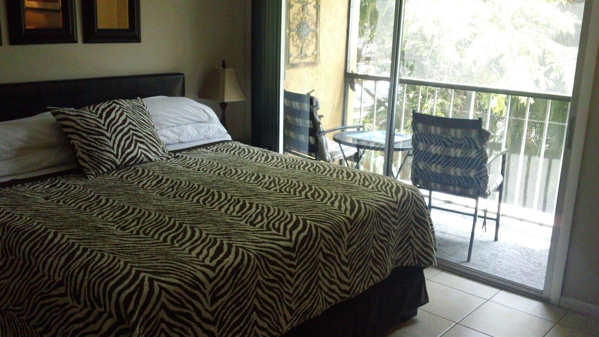 Wiggins Pass Aparthotel