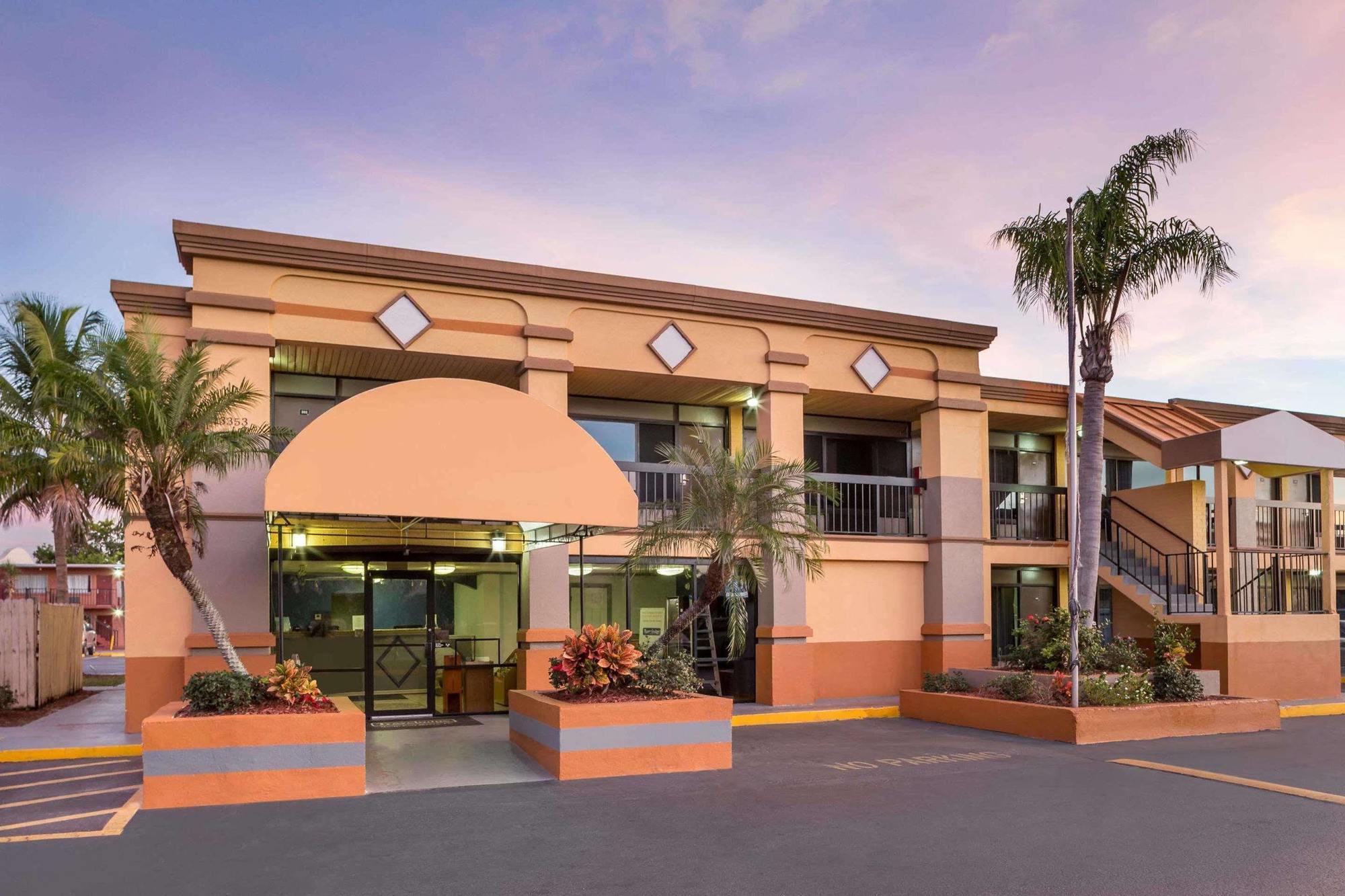 Travelodge By Wyndham Myers North North Fort Myers