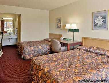 Travelodge By Wyndham Myers North