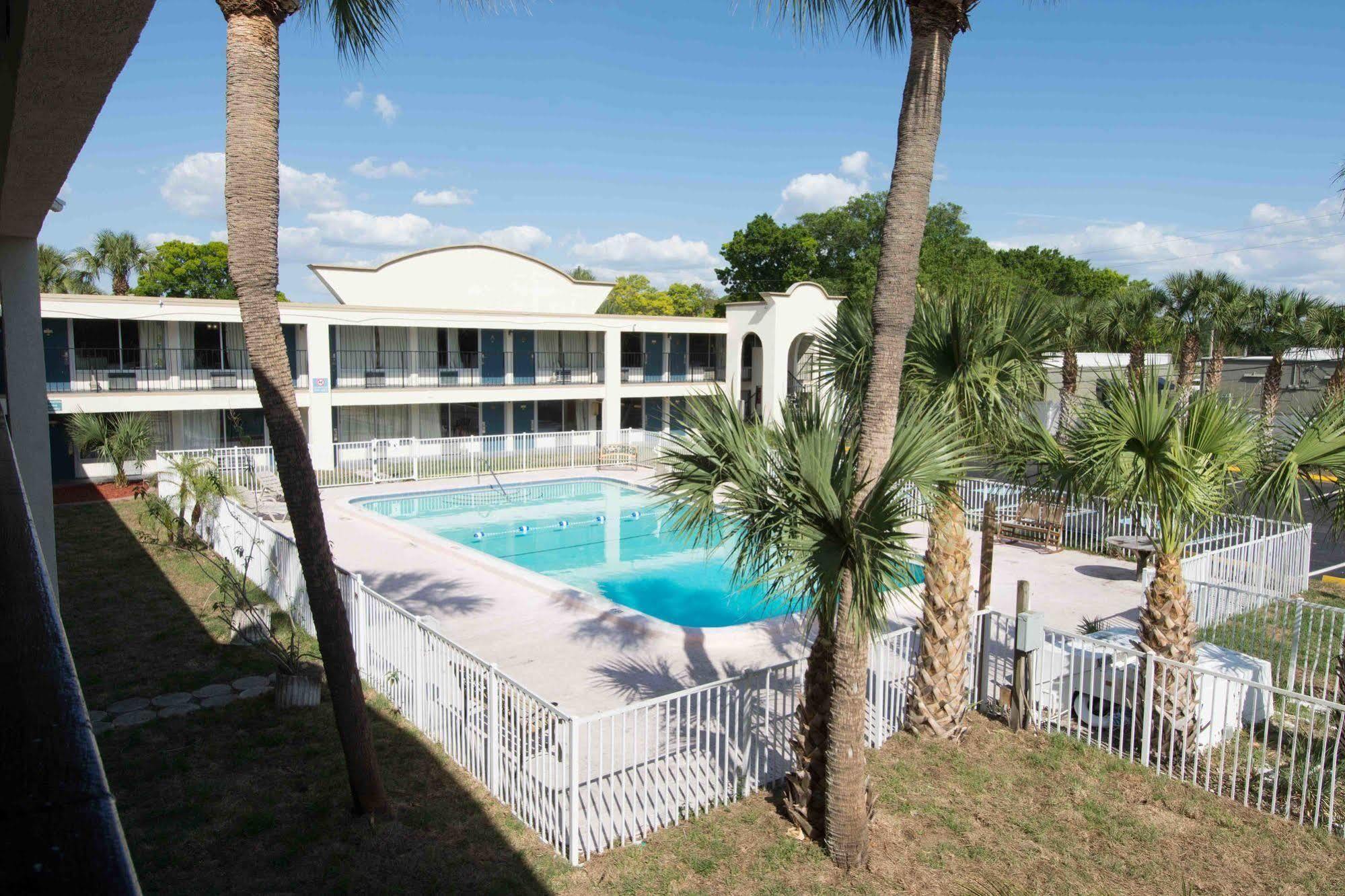 Bayside - Clearwater Hotel Pinellas Park