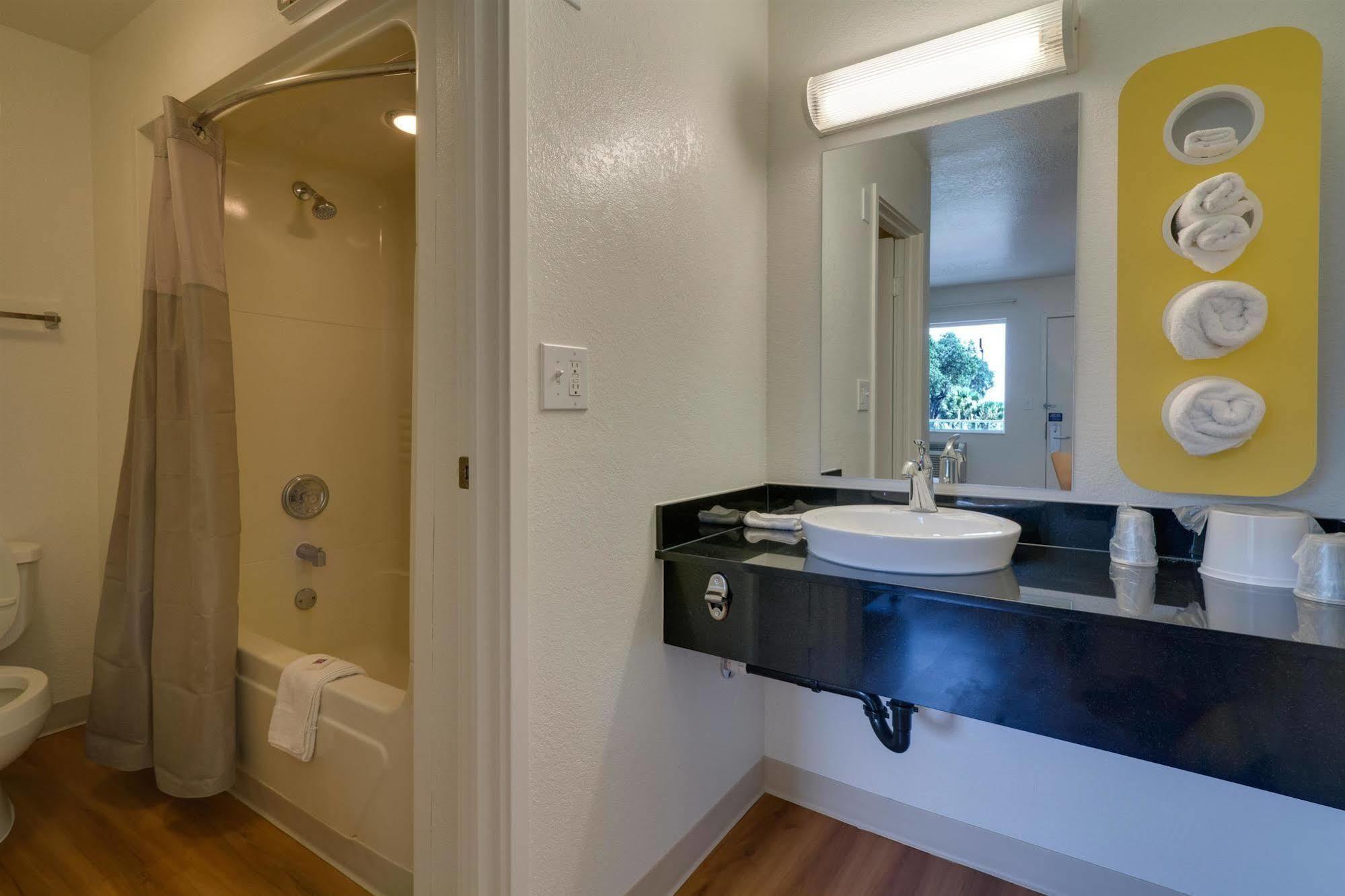 Hotel 6-kissimmee, Fl - Orlando