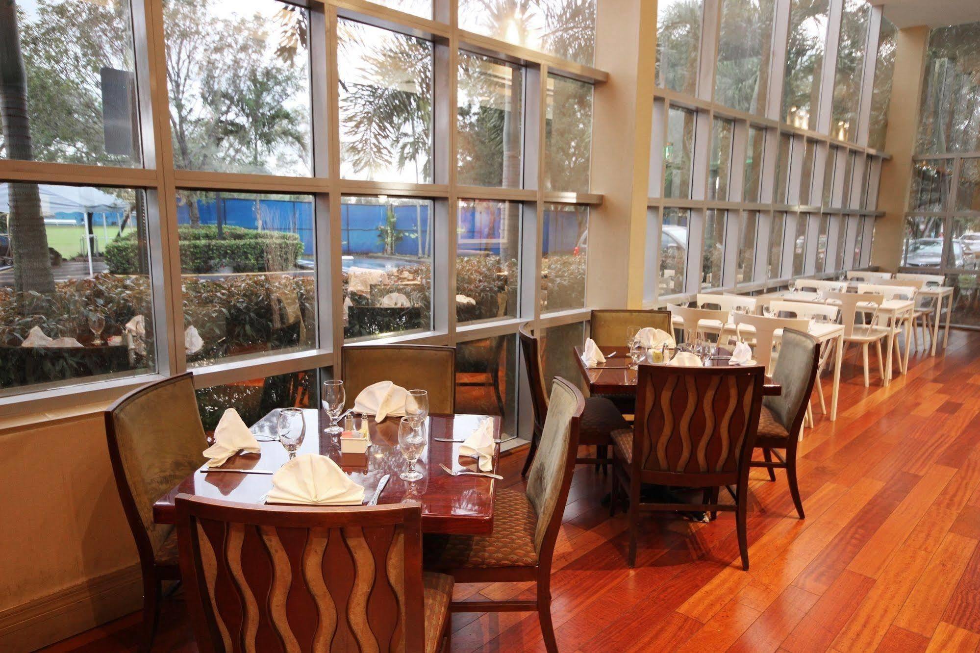 Hotel Sawgrass Grand And Sports Complex Sunrise