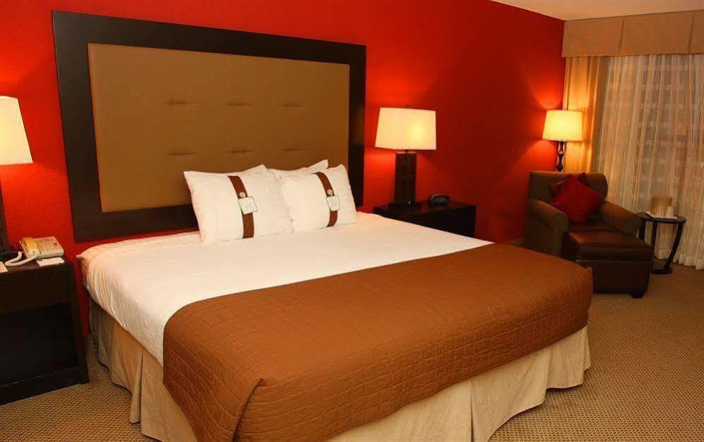 Sawgrass Grand And Sports Complex Hotel