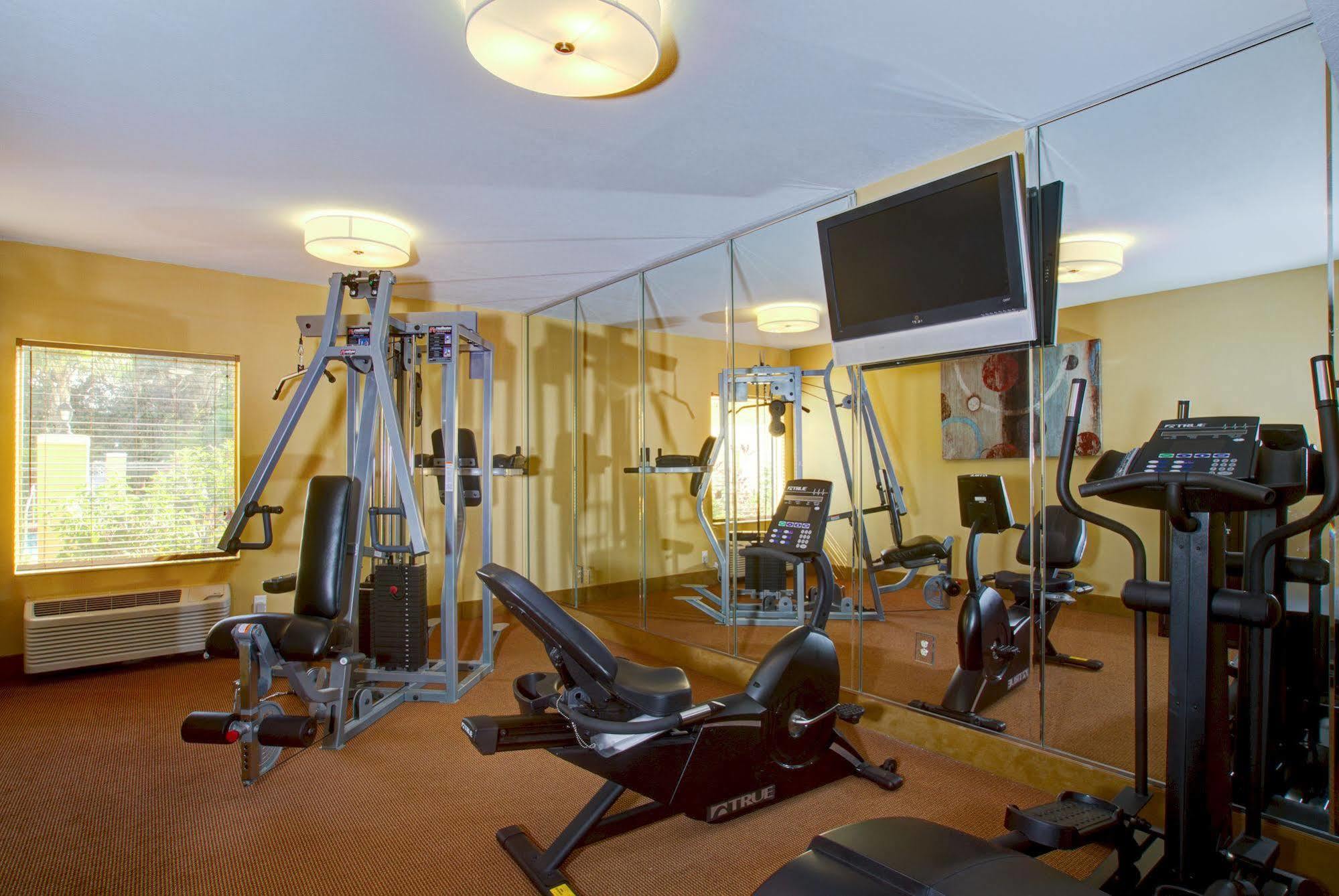 Western & Hotel 3*