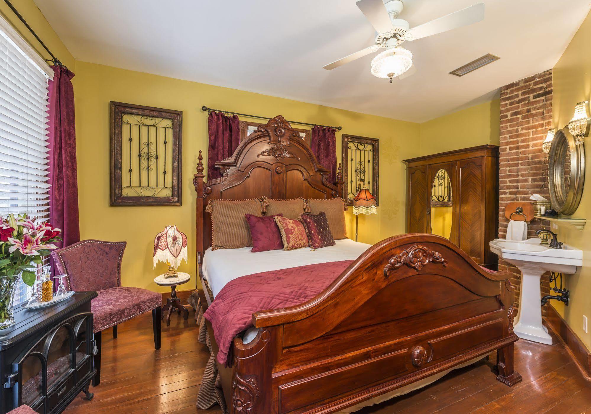Carriage Way Adults Only - 21 Years Old And Up Bed & Breakfast 3*