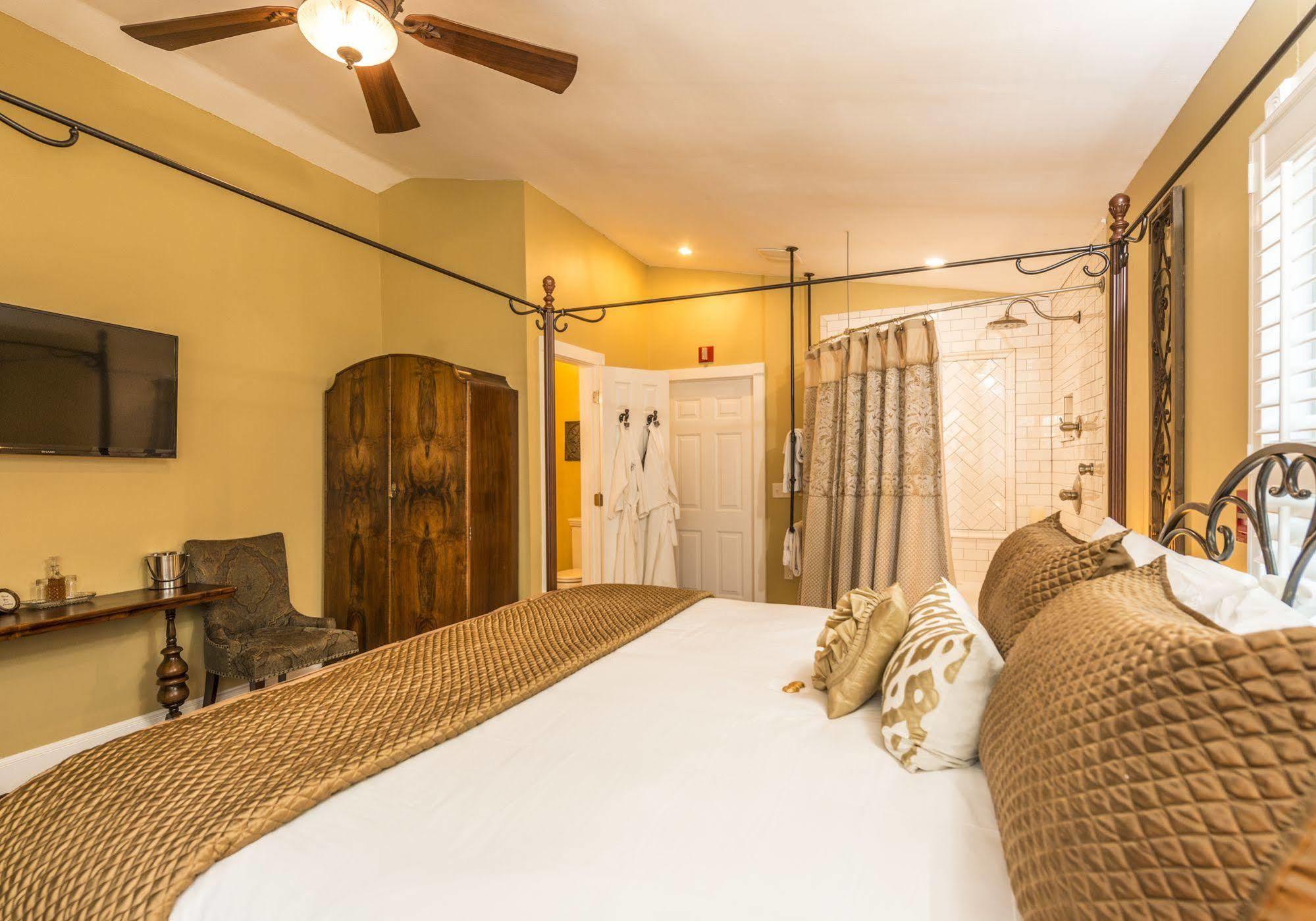 Bed & Breakfast Carriage Way Adults Only - 21 Years Old And Up