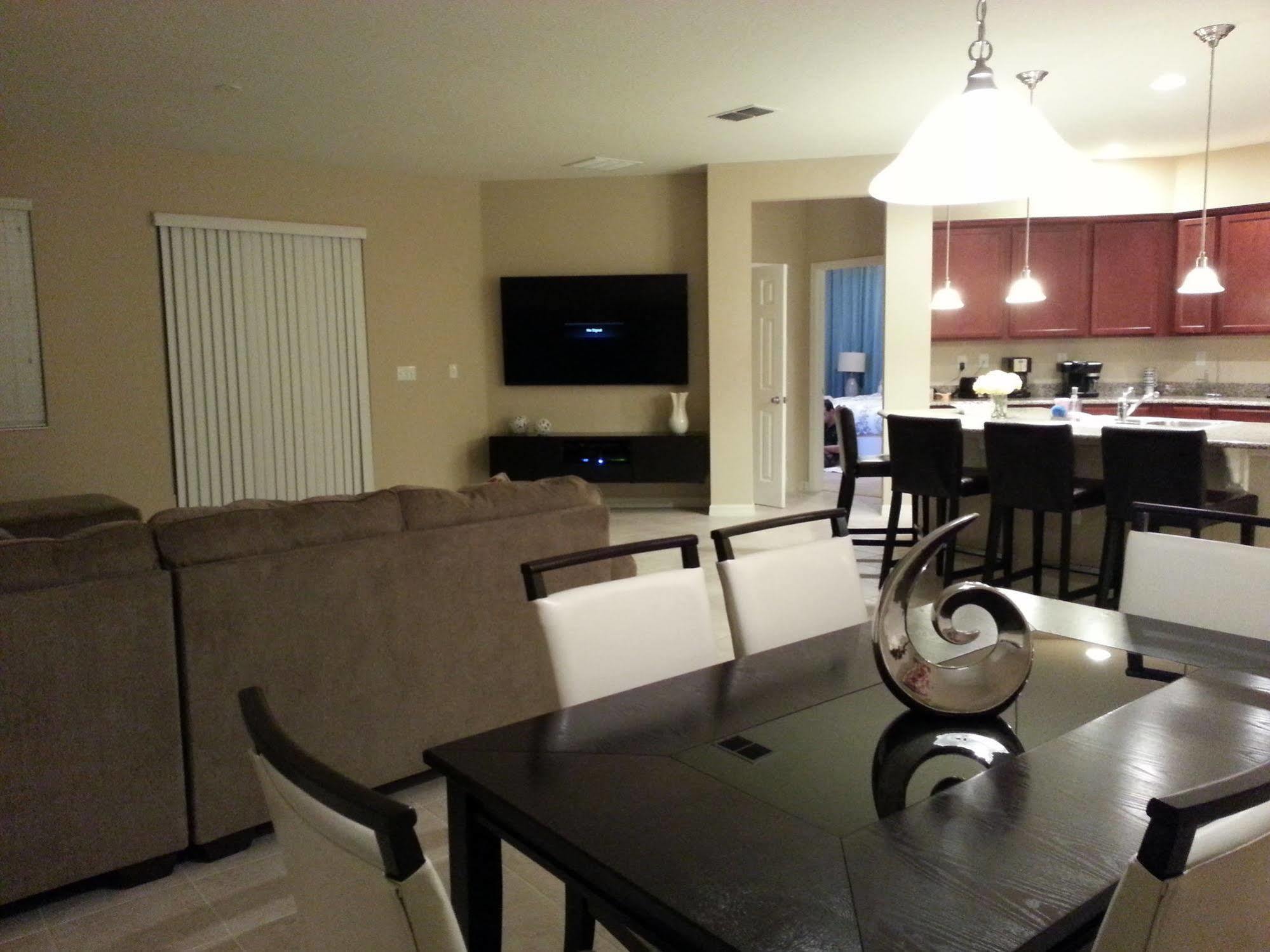Hotel Crystal Cove By Cozykey Vacation
