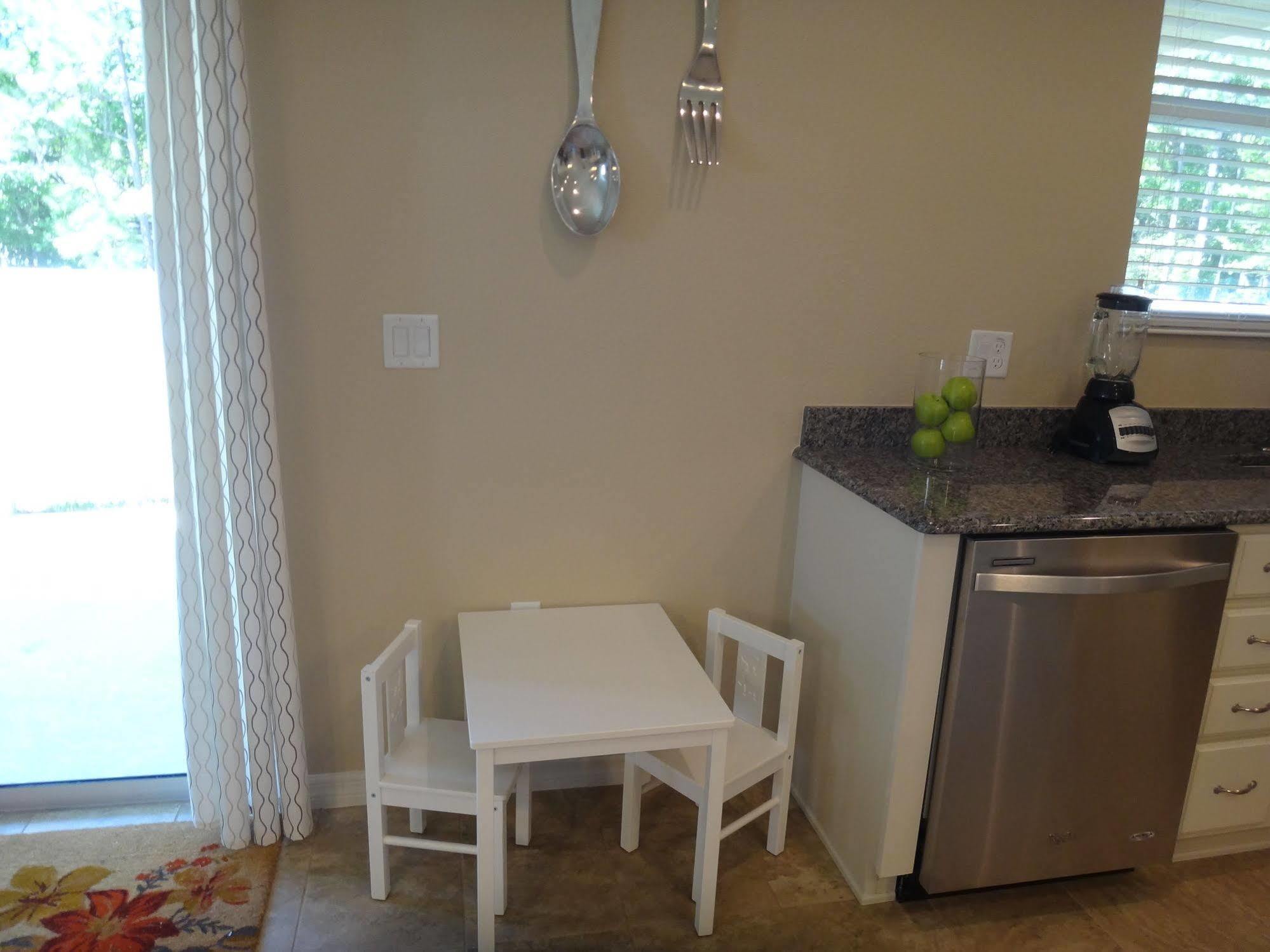 Hotel Crystal Cove By Cozykey Vacation 4*