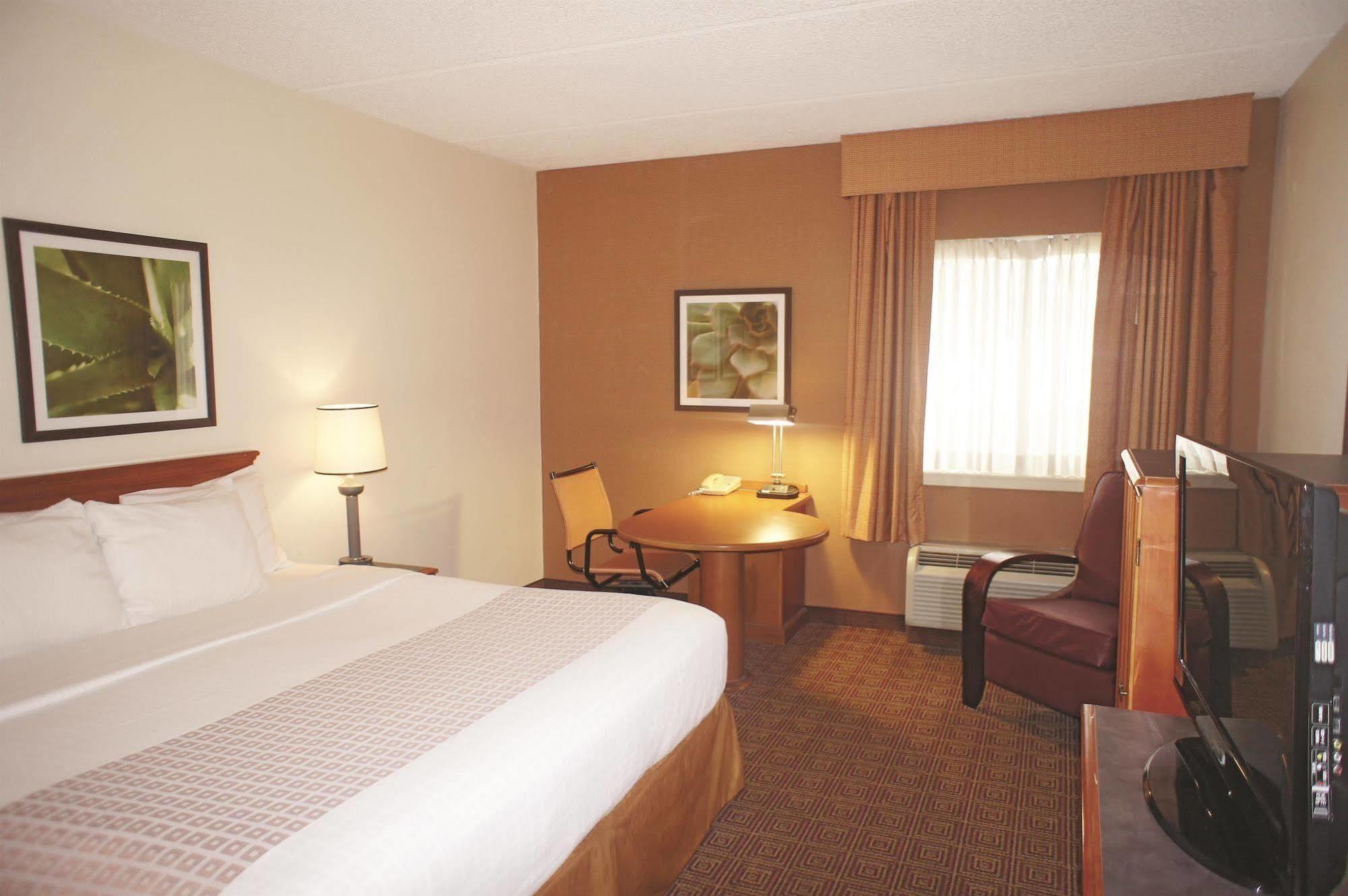 Hotel La Quinta & By Wyndham Mandarin 3*