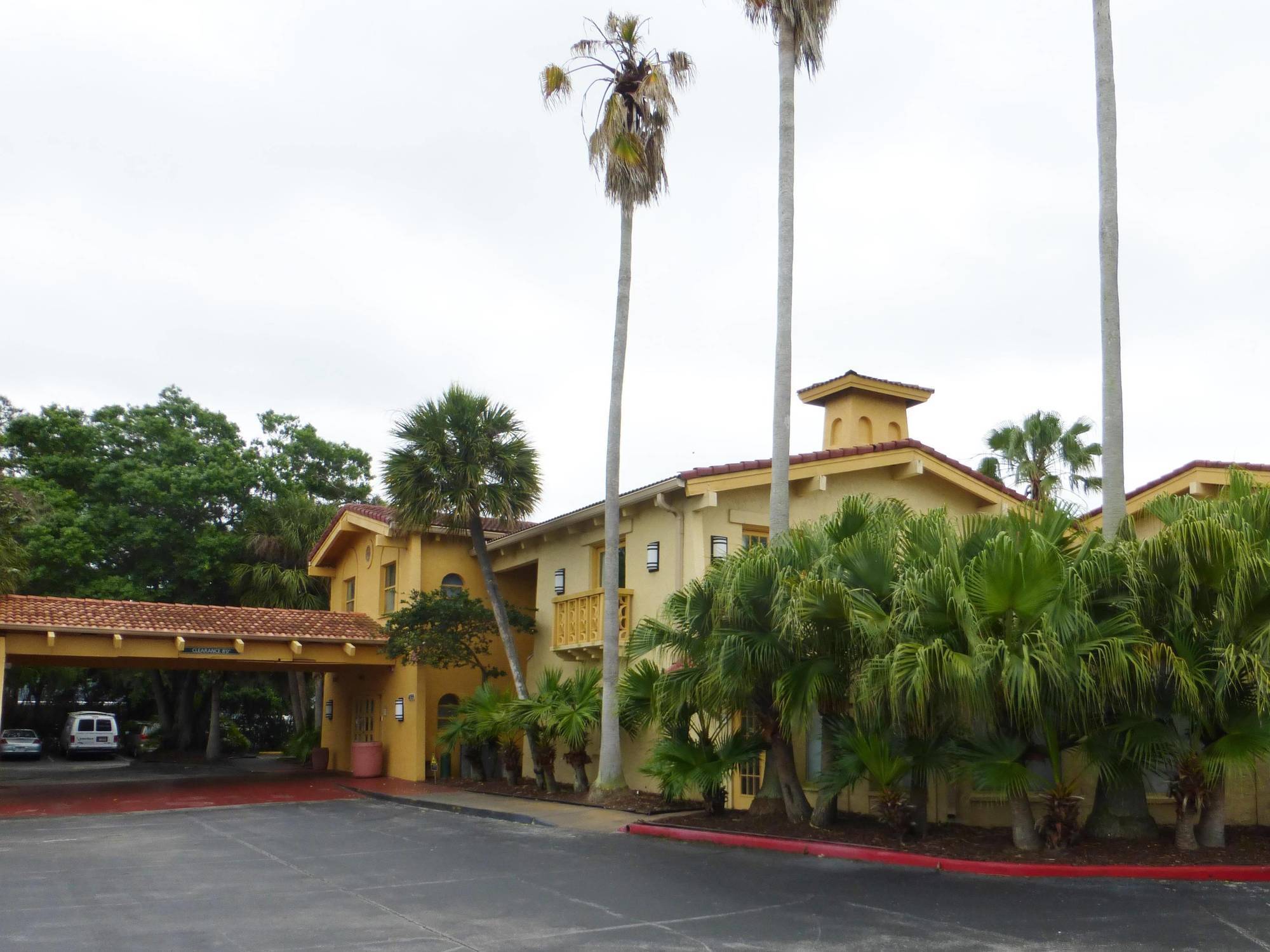 Red Roof Tampa Bay - Motel 2*