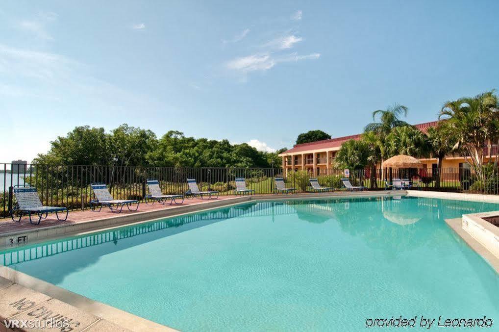 Red Roof Ft. Myers Motel 2*