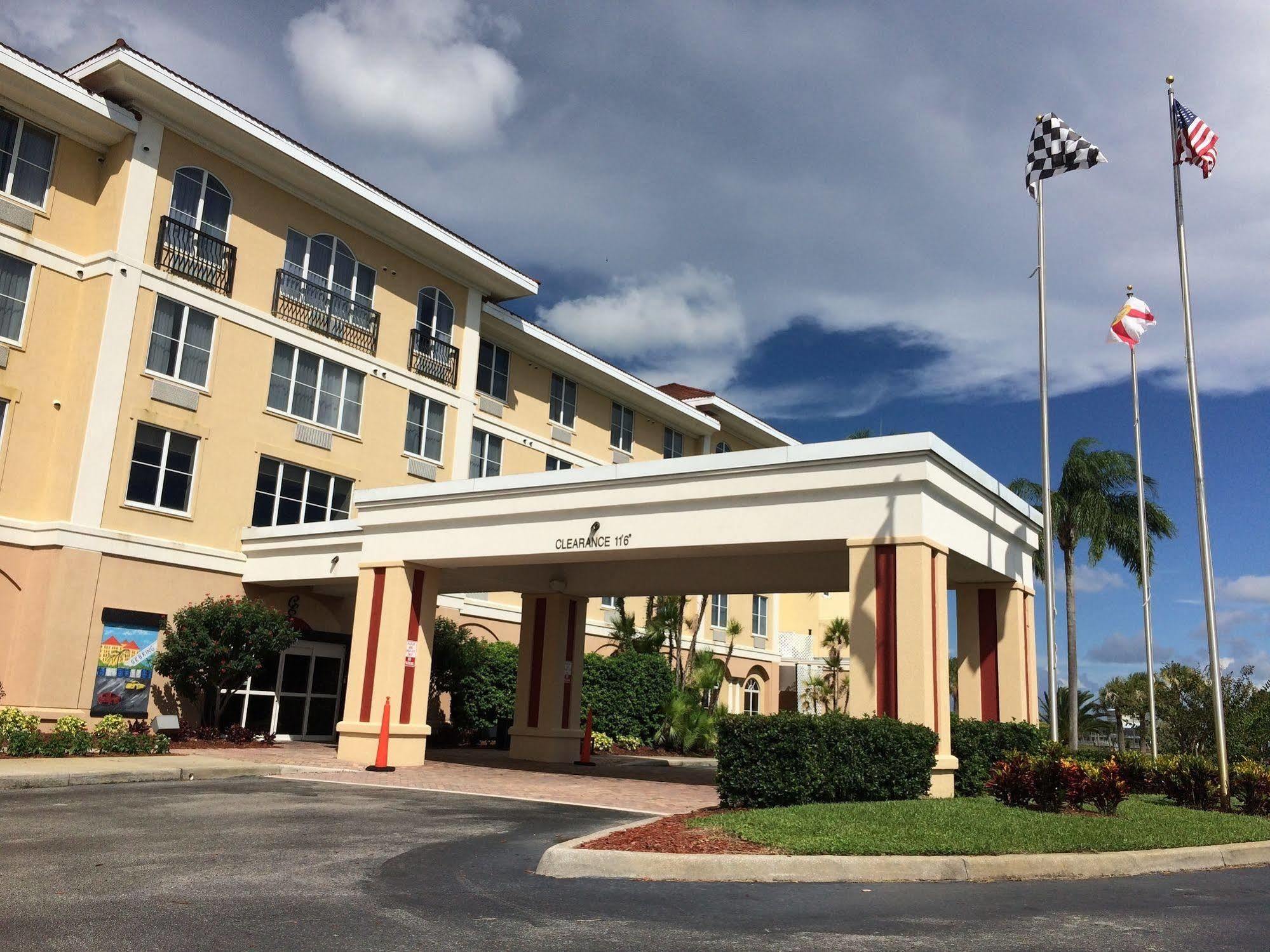Seven Raceway Hotel 3*