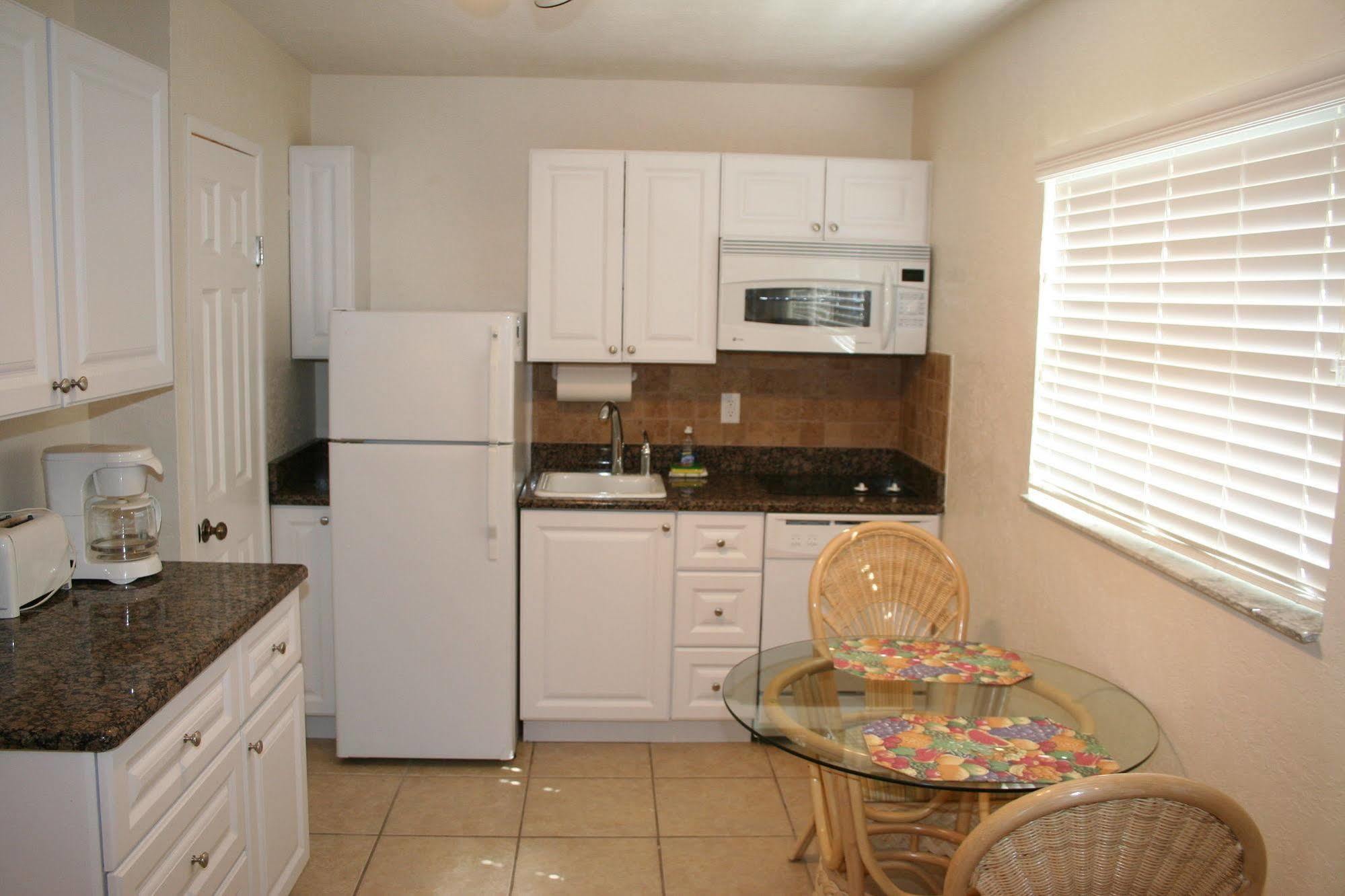 Beach Villas Aparthotel 3*