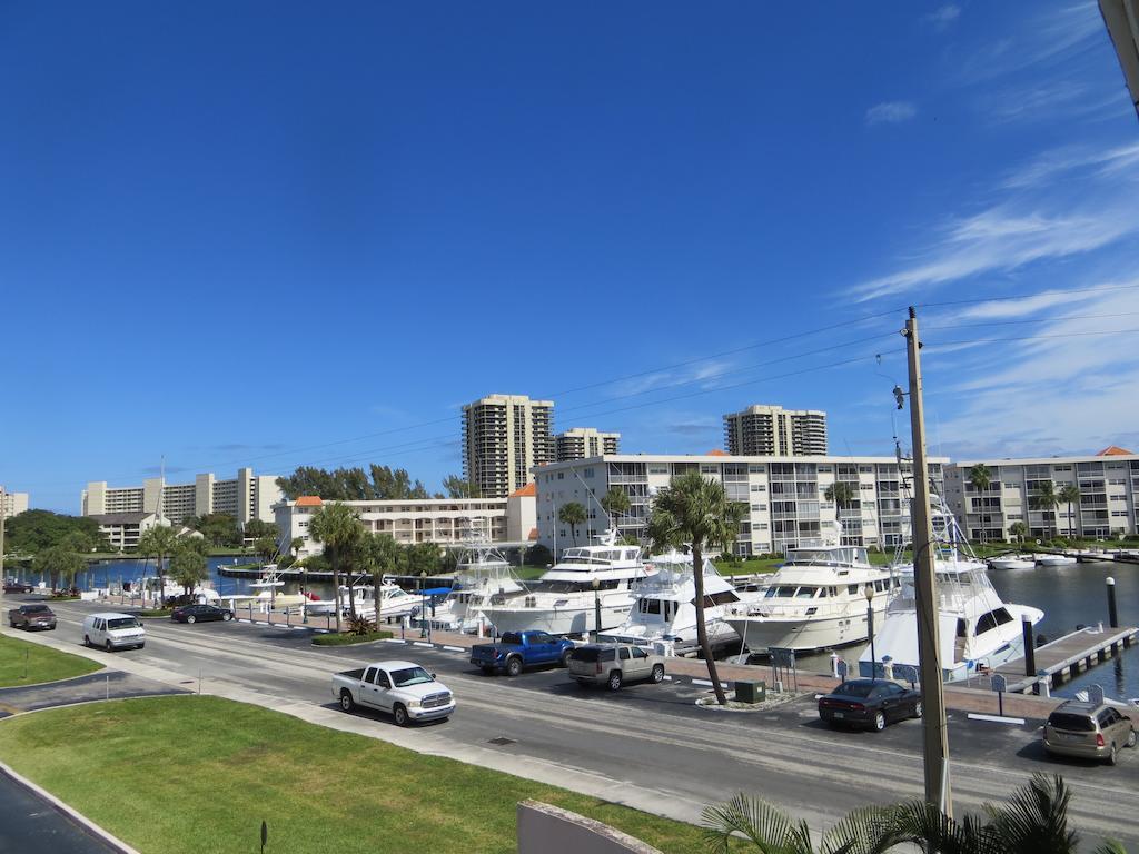 Camelot Waterfront Motel Palm Beach