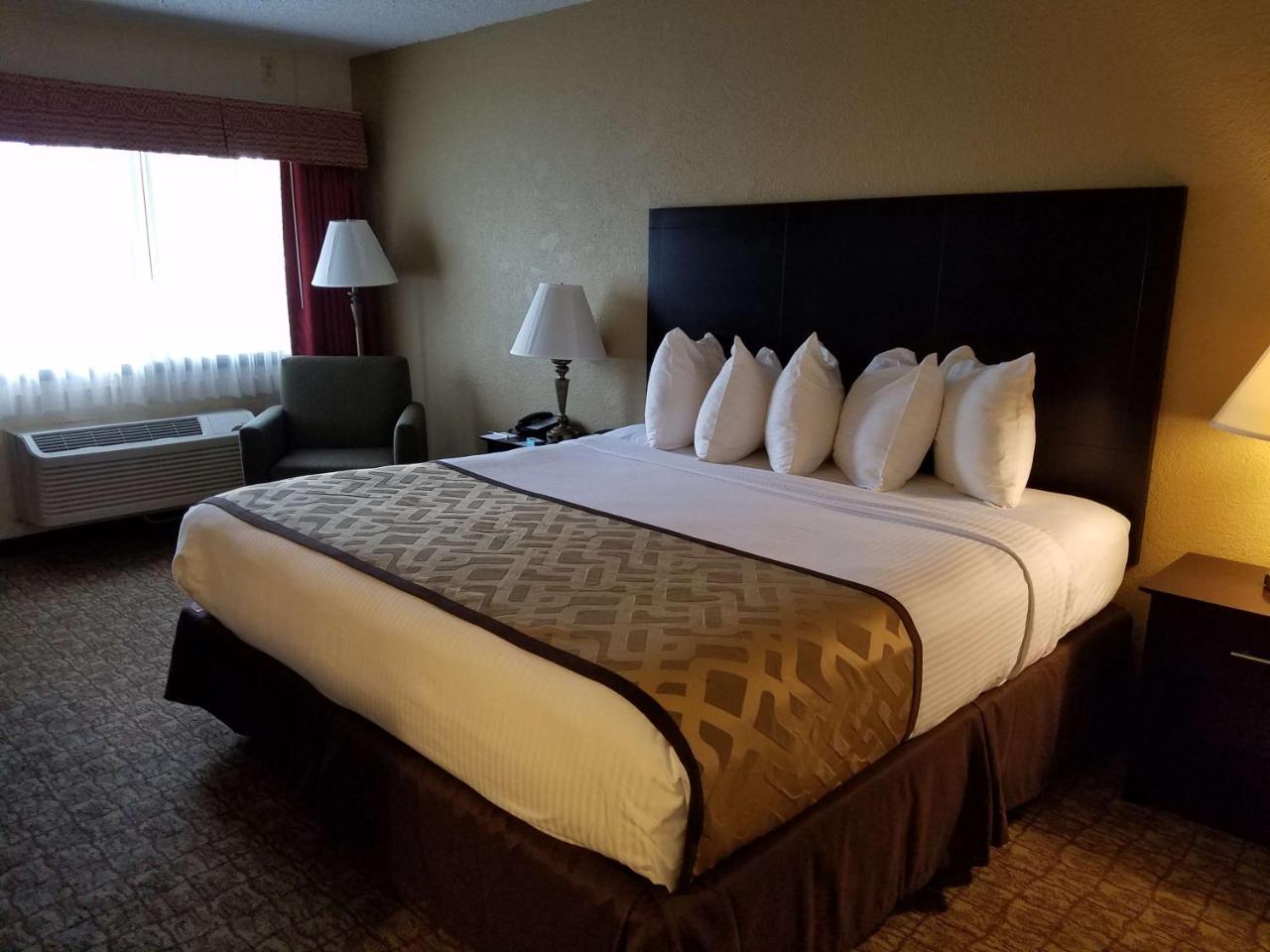 Western Crossroads Hotel