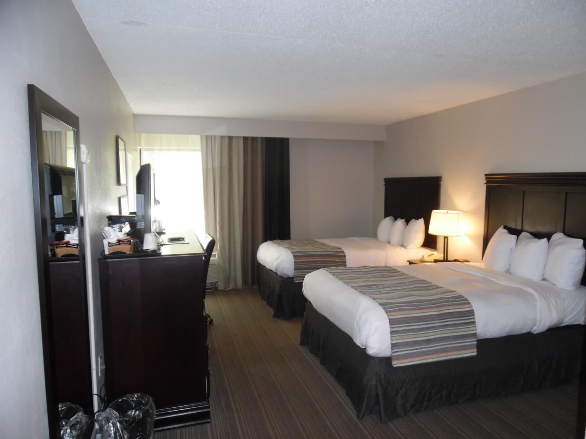 Hotel Country & By Radisson, I-95 South, Fl