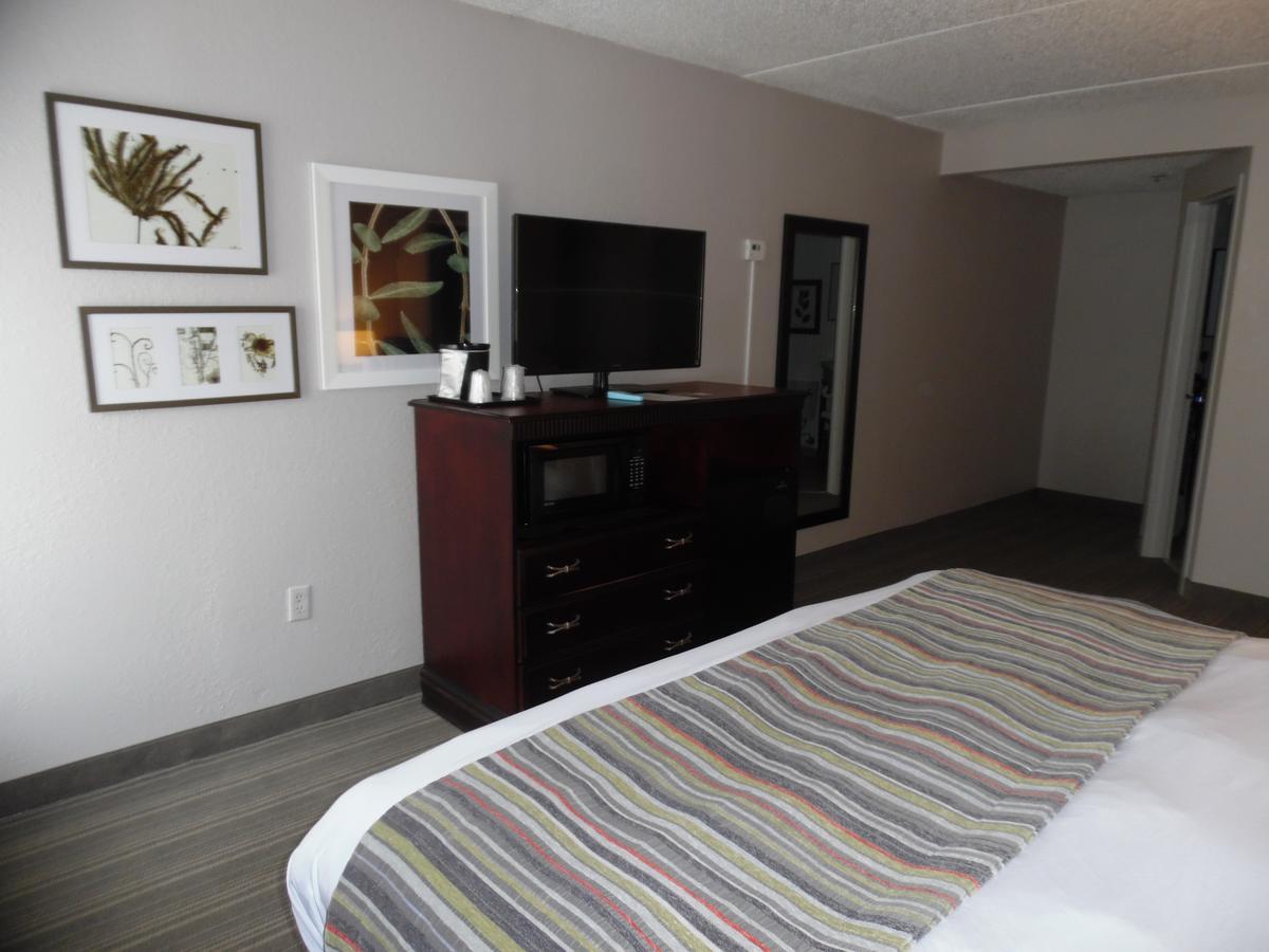 Hotel Country & By Radisson, I-95 South, Fl
