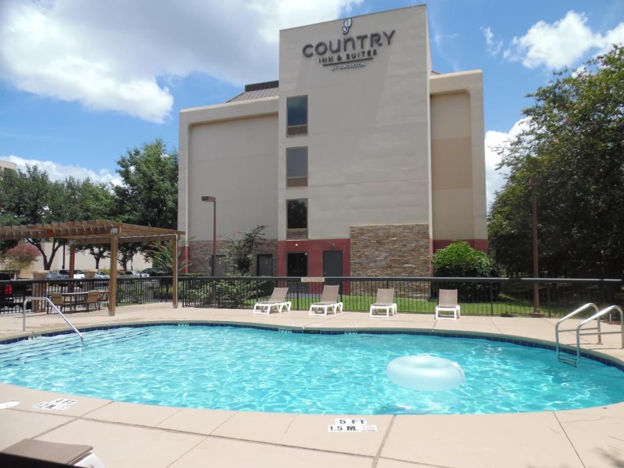 Hotel Country & By Radisson, I-95 South, Fl 3*