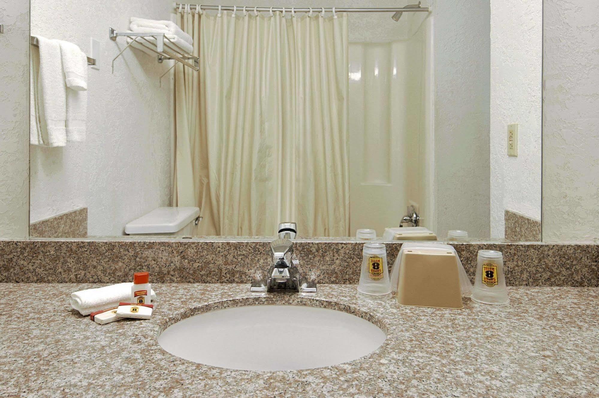 Super 8 By Wyndham Pompano Hotel Pompano Beach