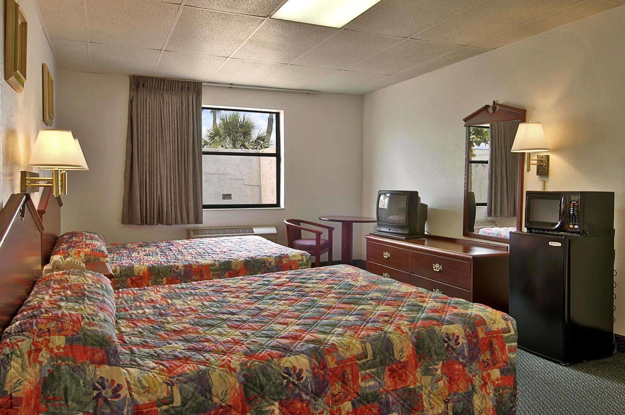 Hotel Super 8 By Wyndham Pompano Pompano Beach