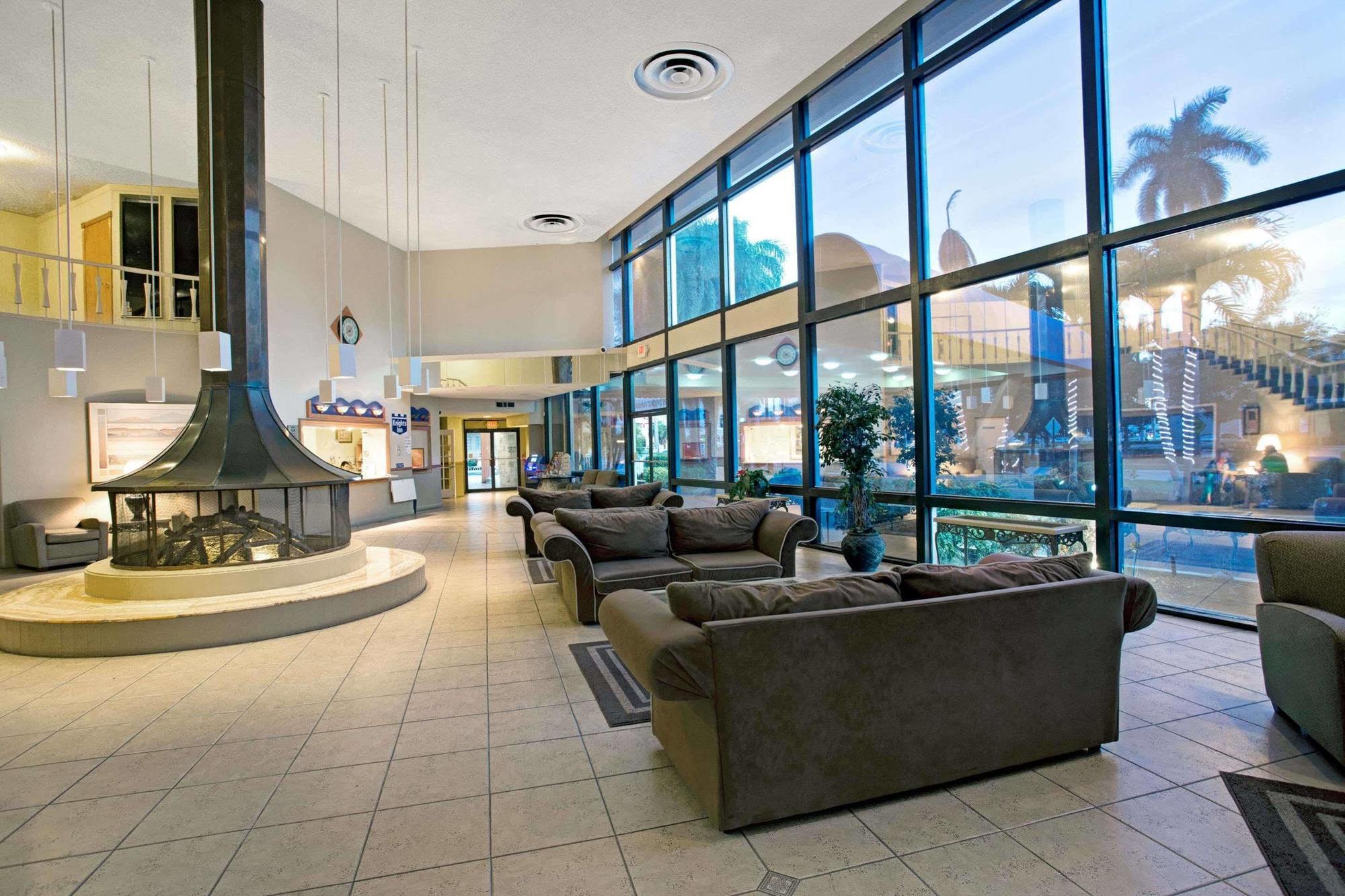Knights Hallandale Hotel 2*