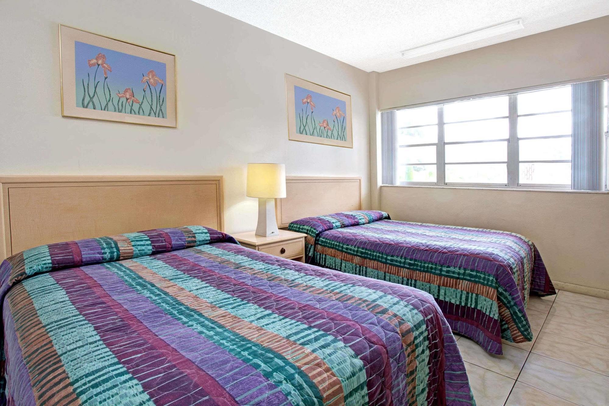 Hotel Knights Hallandale