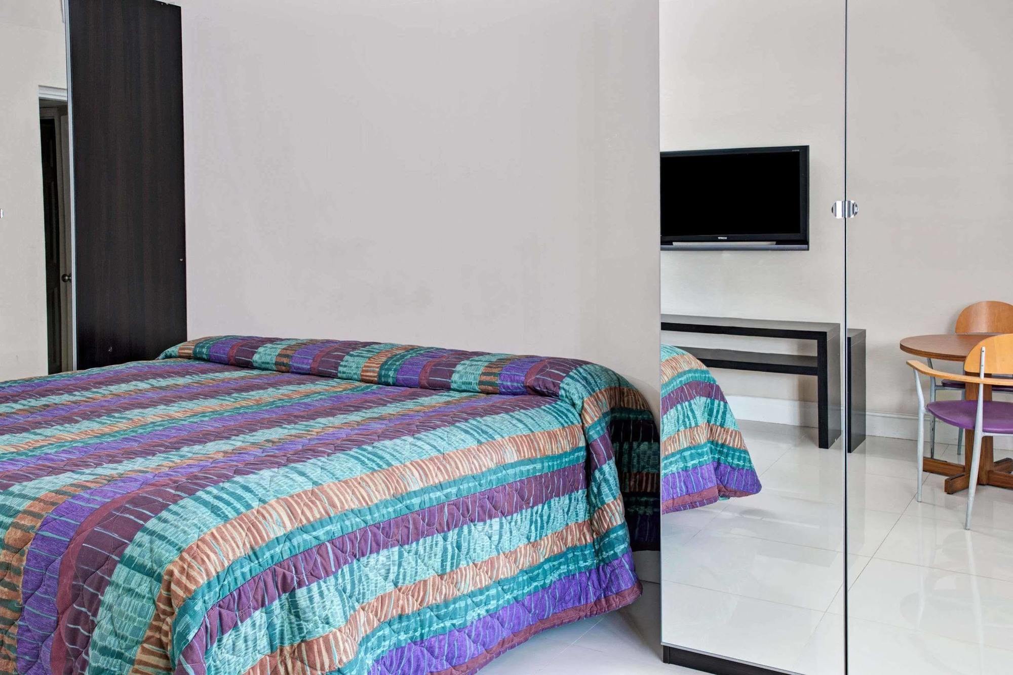 Knights Hallandale Hotel Hollywood