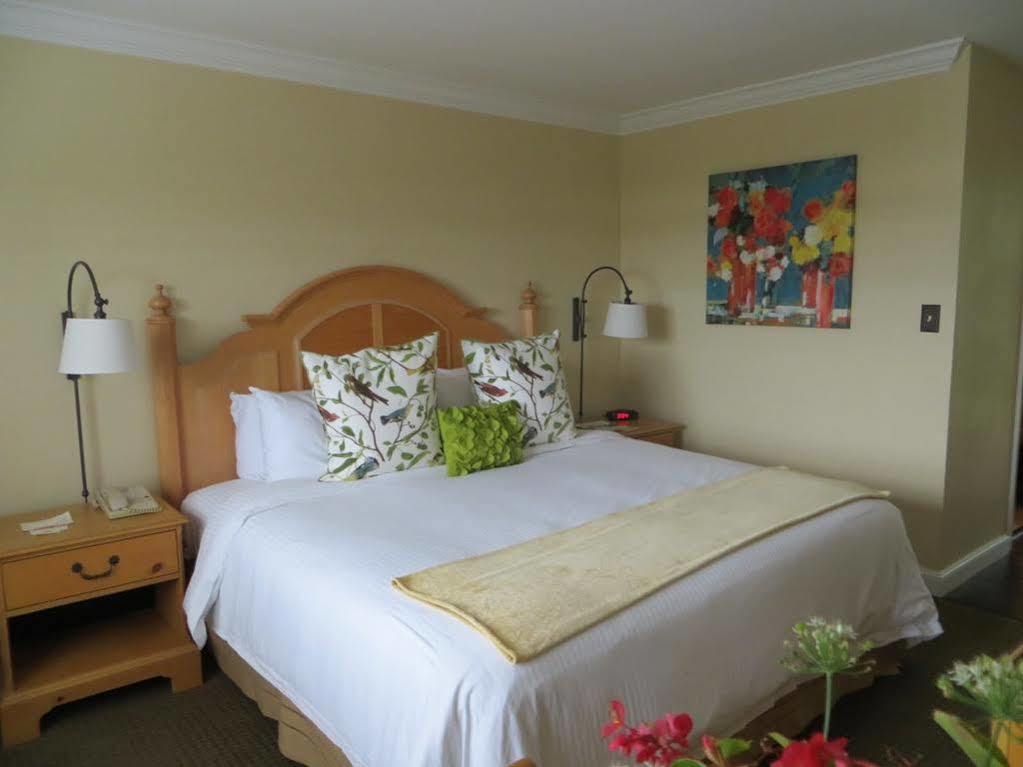 Hotel On The Lakes 3*