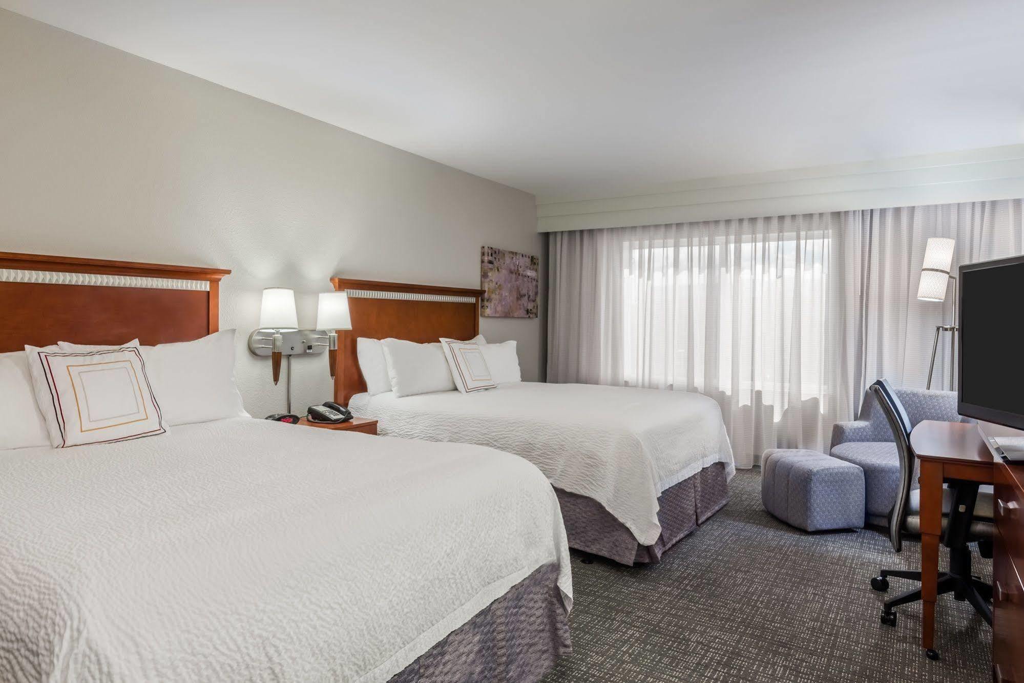 Courtyard Myers At I-75 And Gulf Coast Town Center 3* Estero
