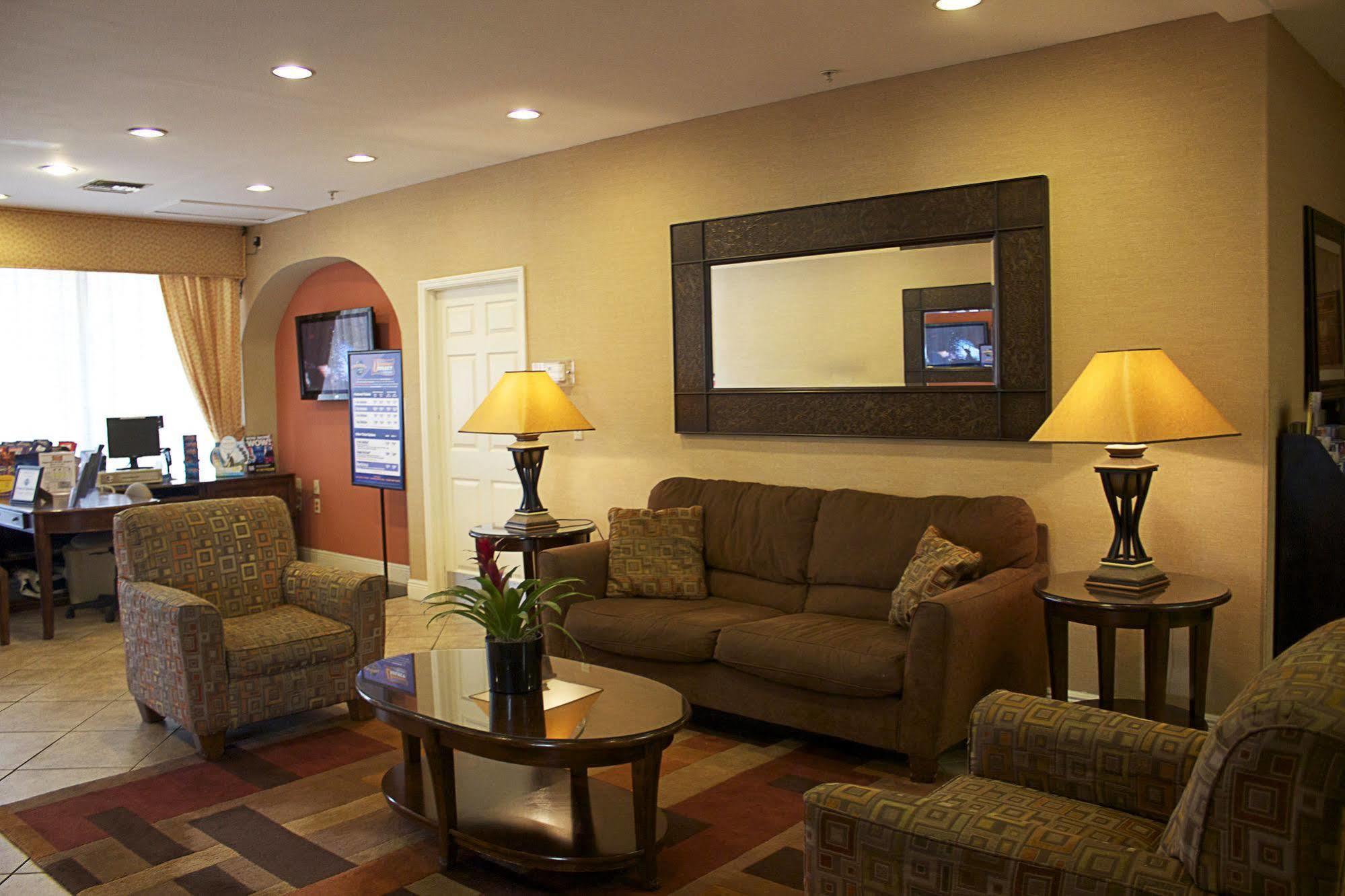 Enclave Suites, A Staysky & Near Universal 3*