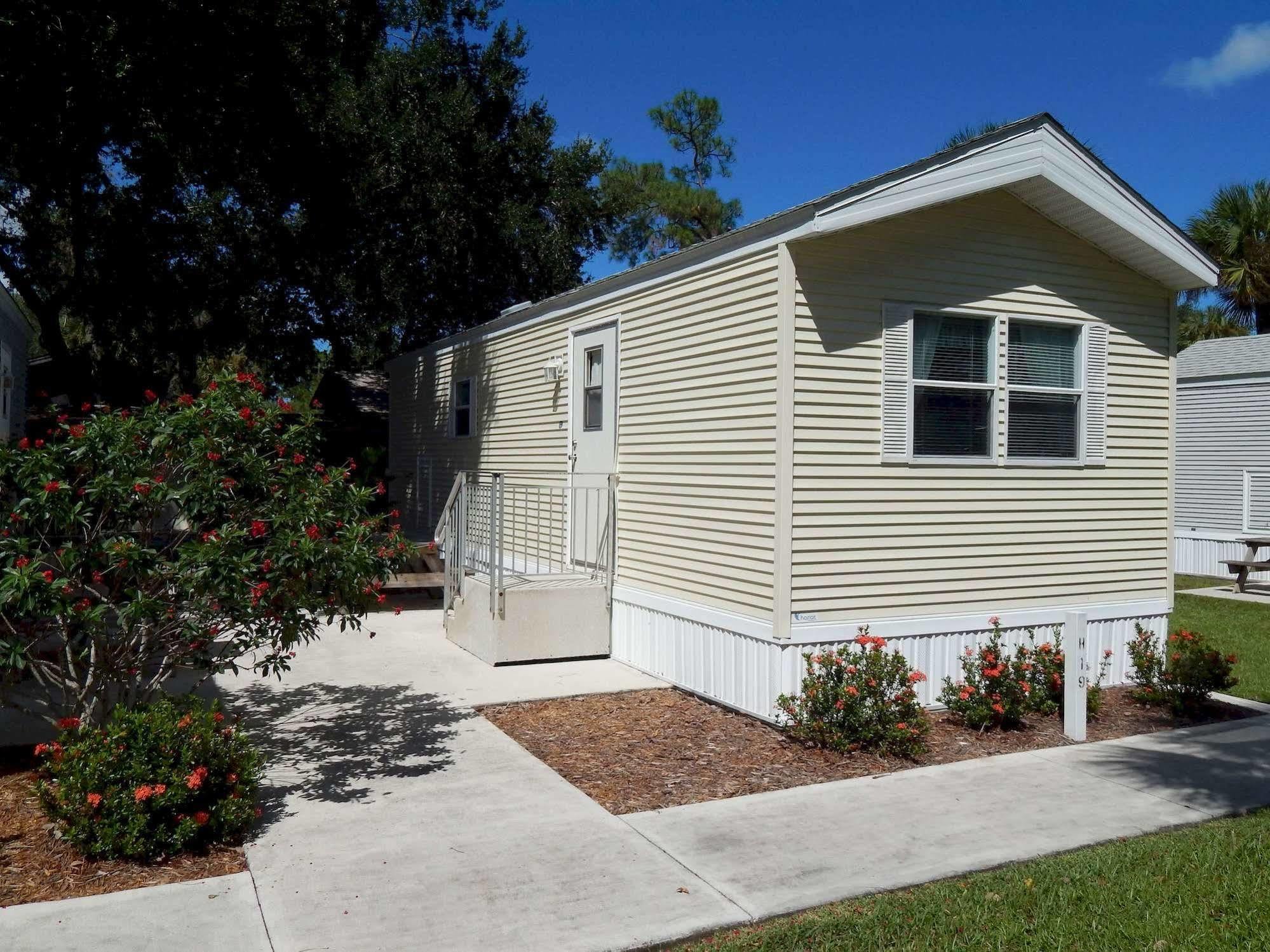 Lodge Road Runner Travel - Caravan Park *