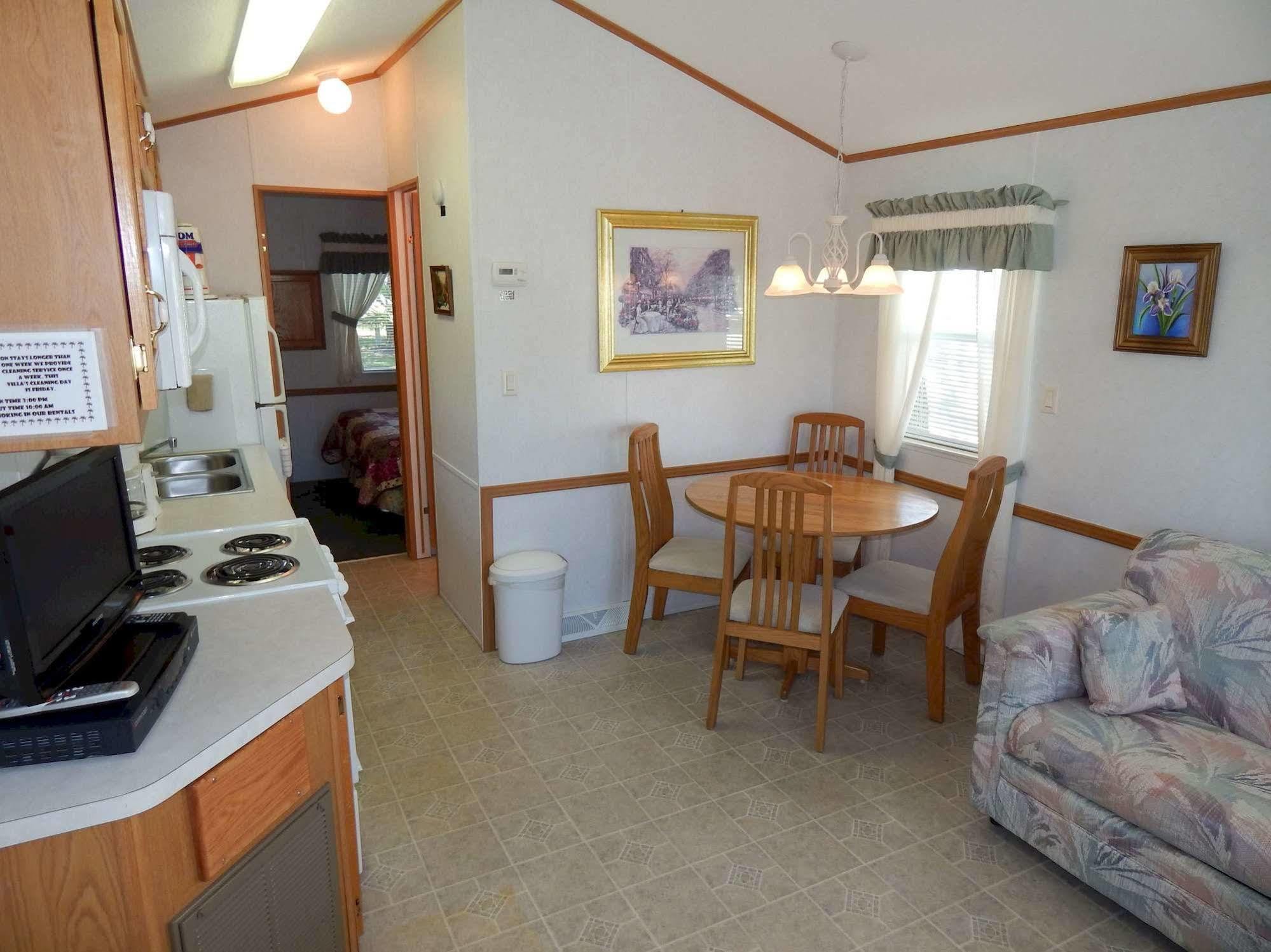 Road Runner Travel - Caravan Park Lodge Fort Pierce