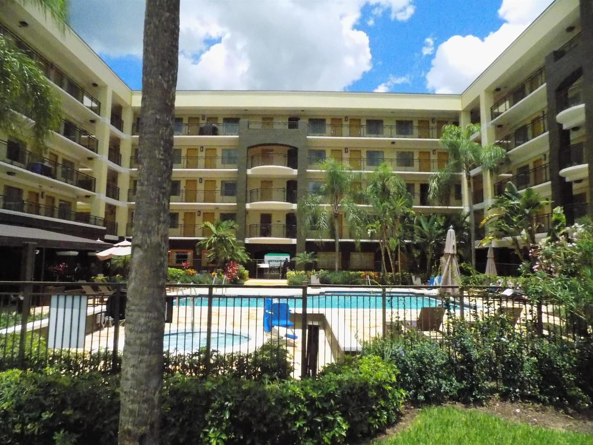 Western Deerfield & 3* Deerfield Beach