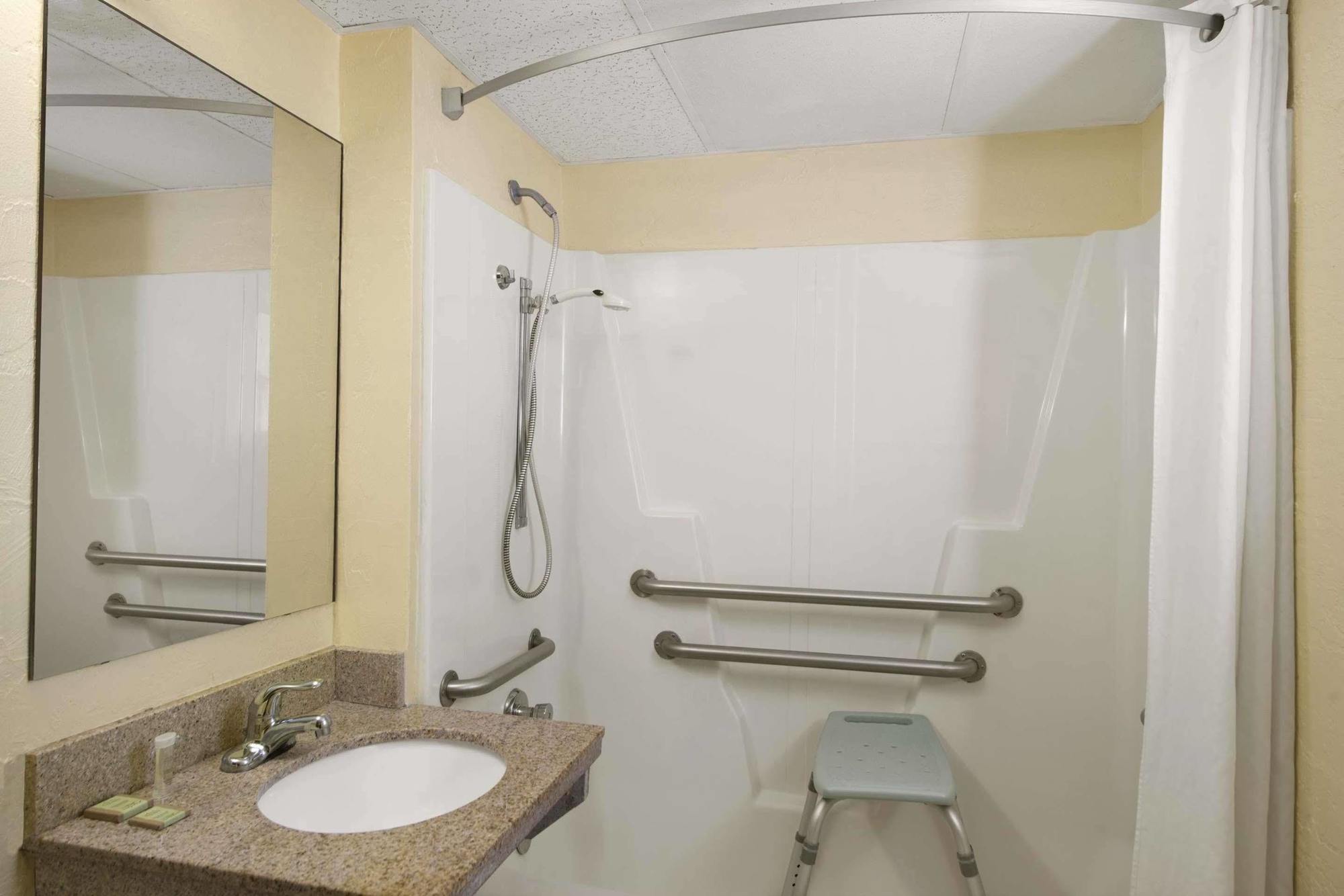 Motel Super 8 By Wyndham Sarasota Area