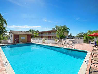 Super 8 By Wyndham Sarasota Area 2*