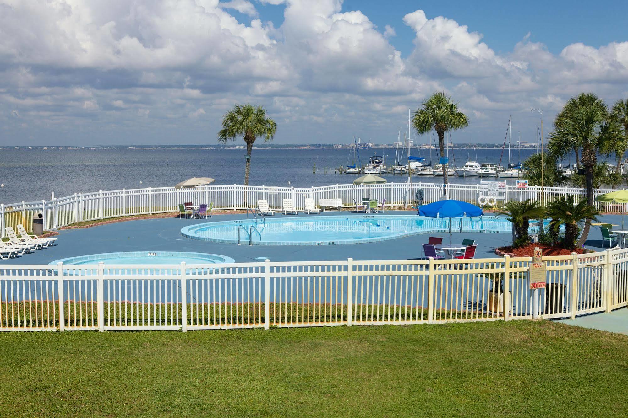 Quality & Bayside Near Pensacola Hotel Gulf Breeze