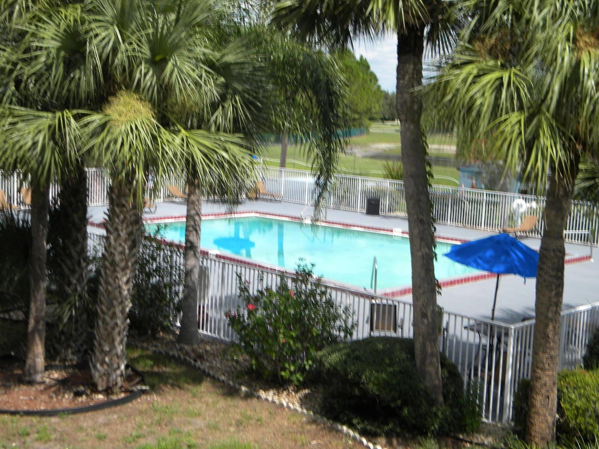 Hotel Days By Wyndham Daytona Speedway 2*