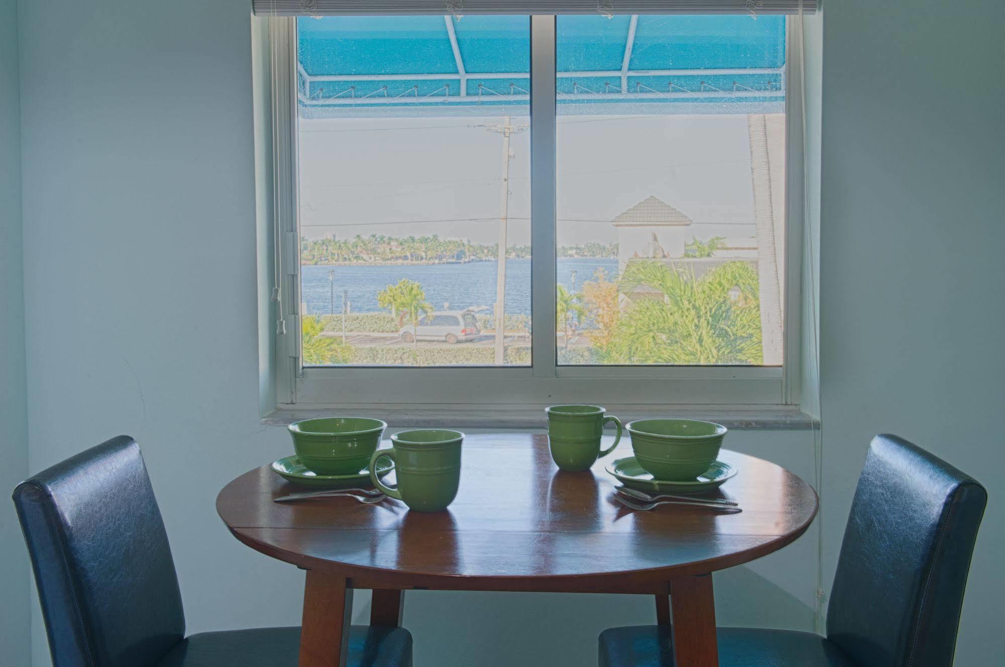 Beachside Boutique 3*