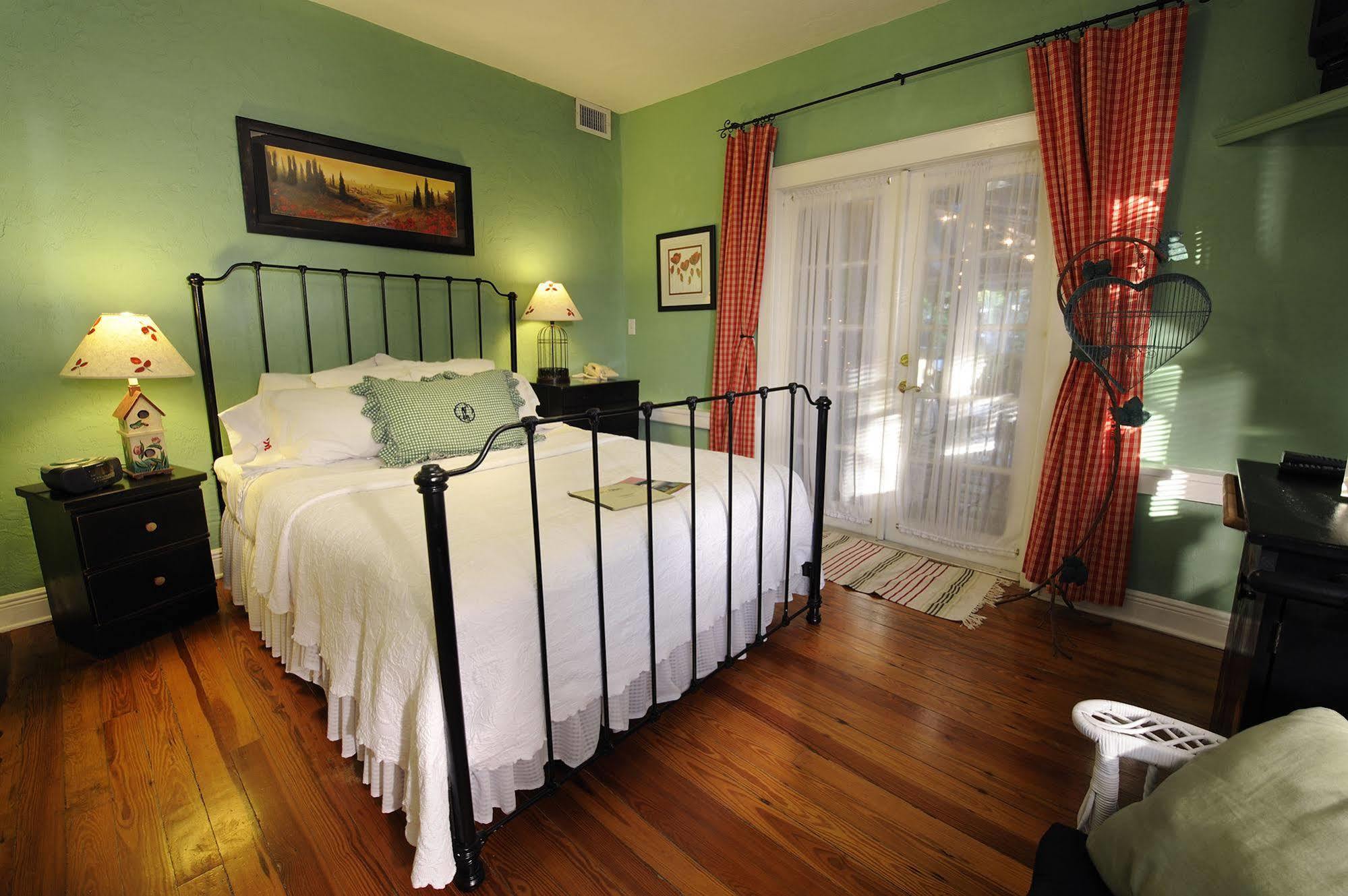 Mango Bed & Breakfast