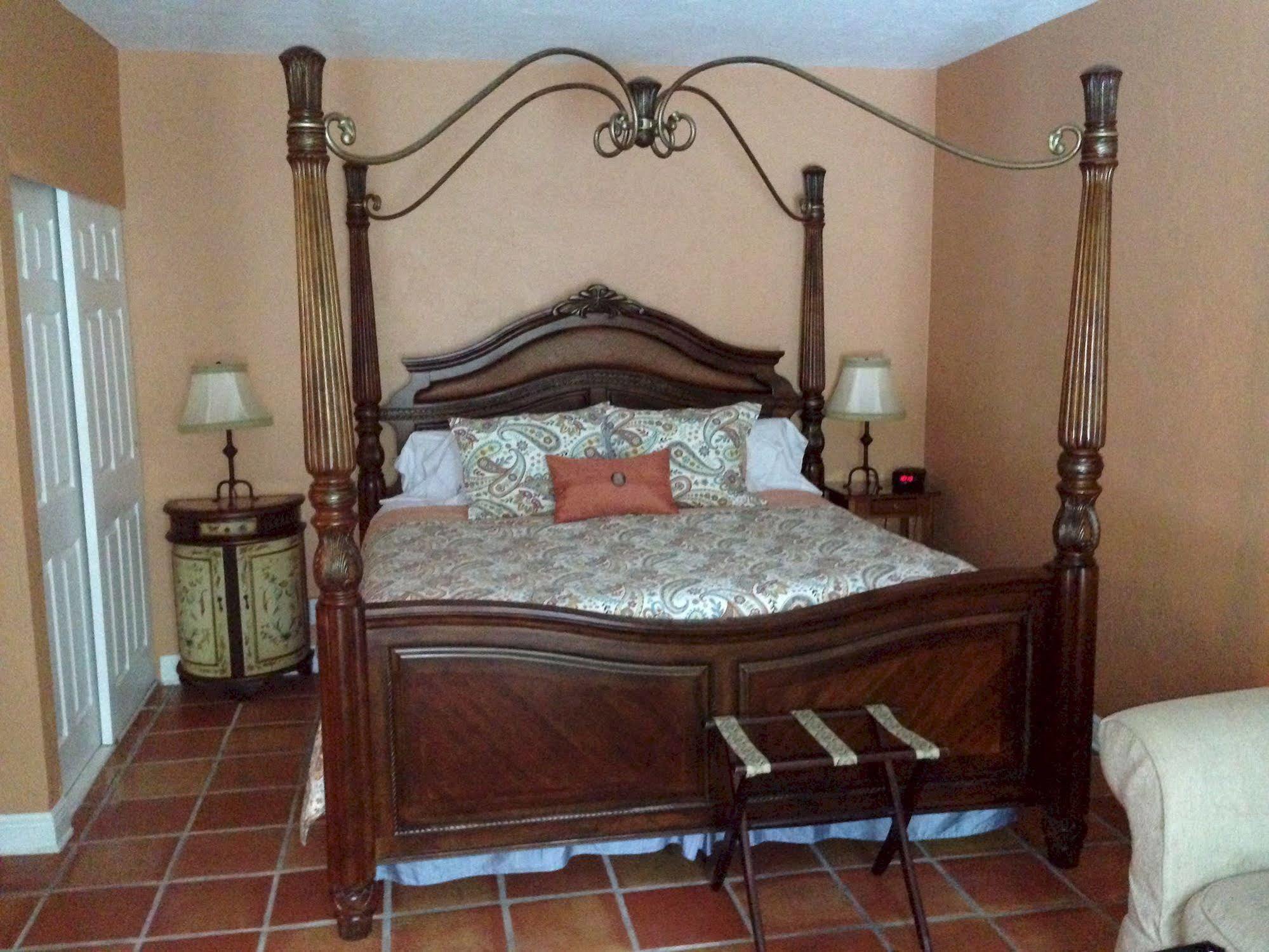 Mango Bed & Breakfast 3*
