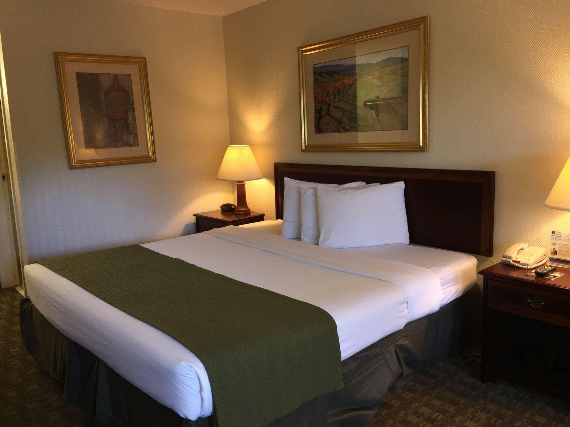 Hotel Sawgrass & Conference Center 2*