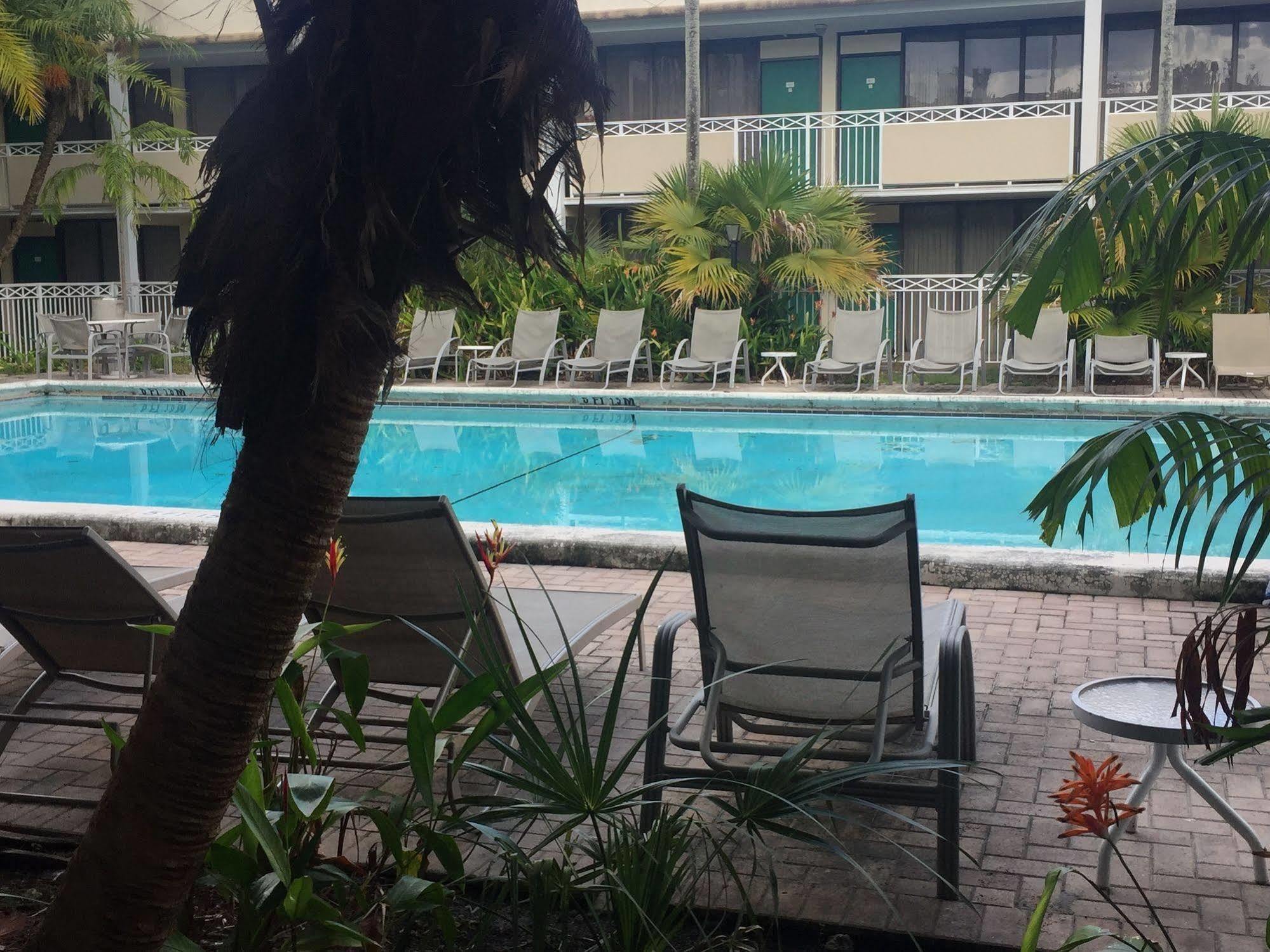 Hotel Sawgrass & Conference Center 2*